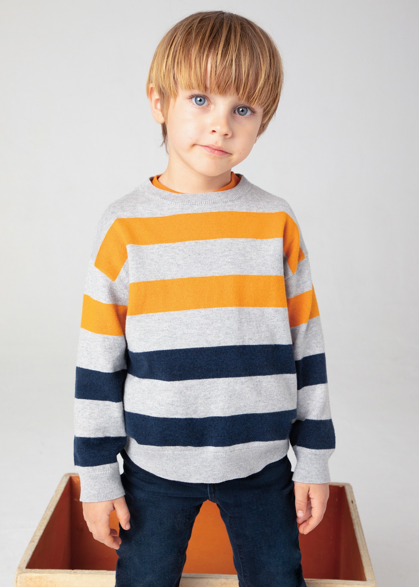 Пуловер на райета за момче