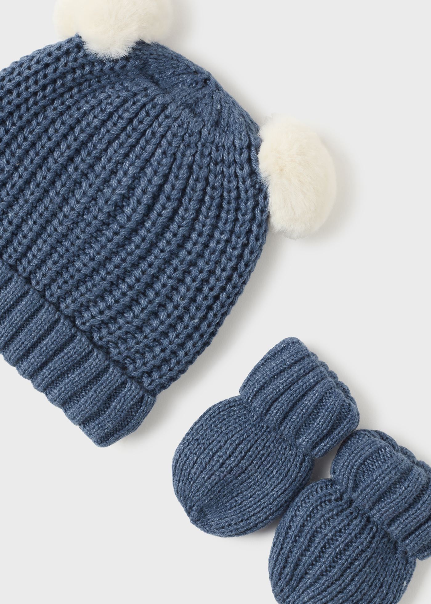 Set chapeau et moufles tricot nouveau-né