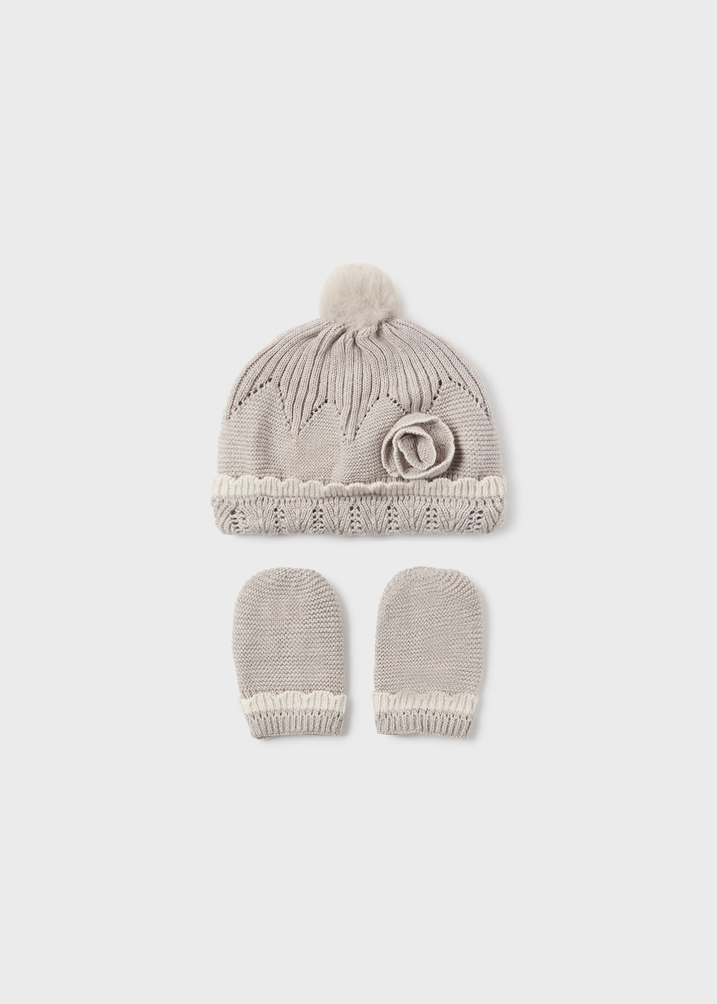 Conjunto gorro y manoplas recién nacida