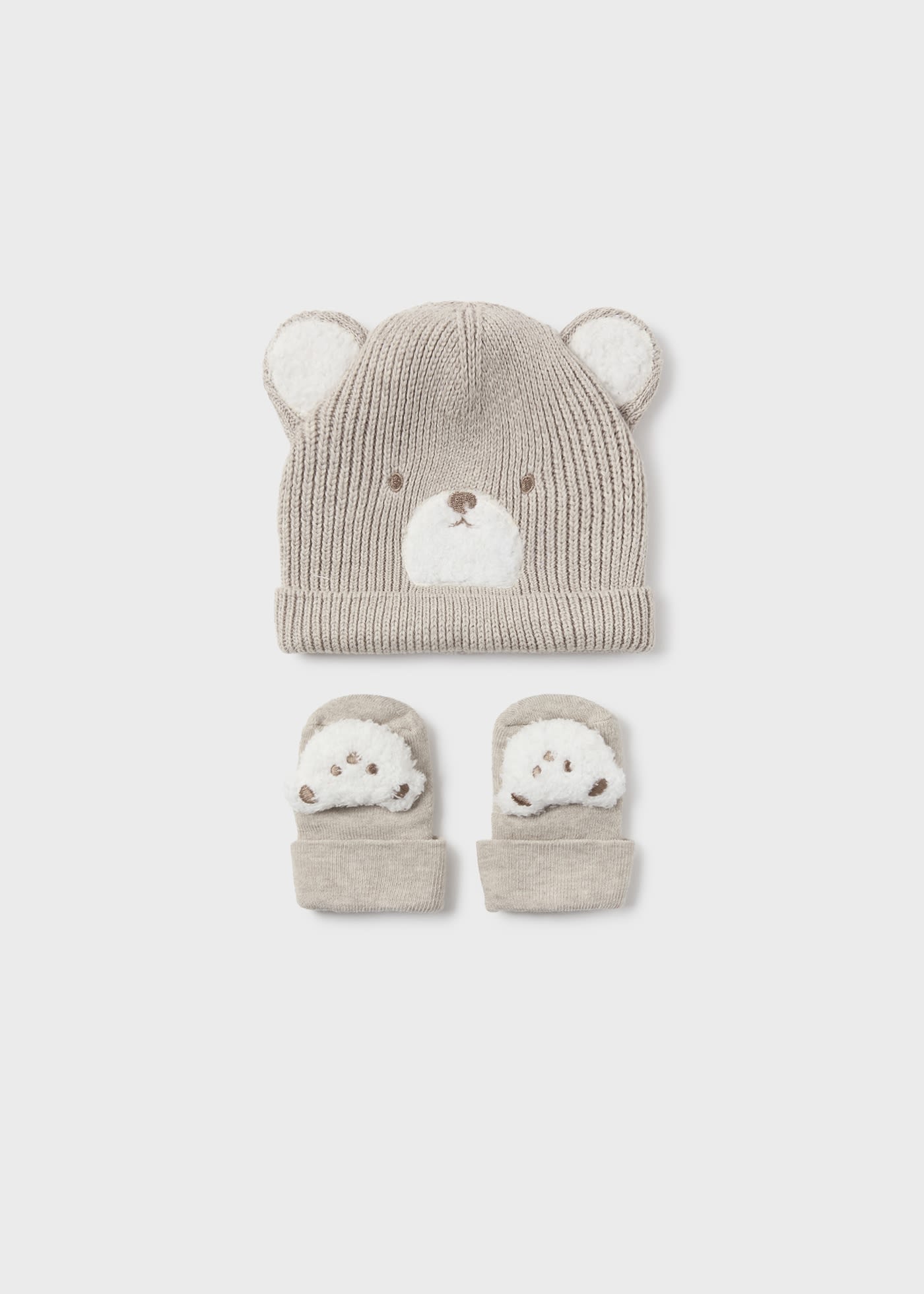 Set bonnet et chaussettes ourson nouveau-né