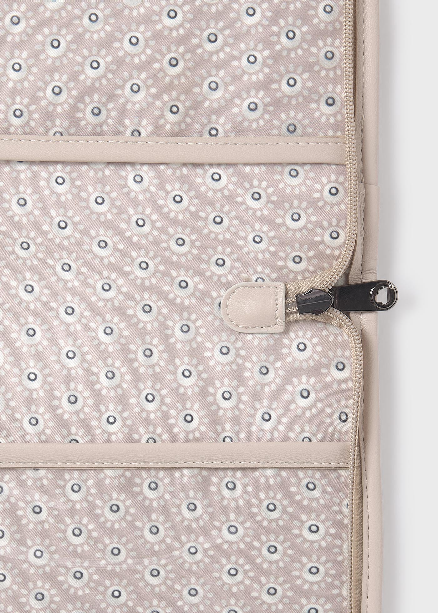 Baby minimal document holder