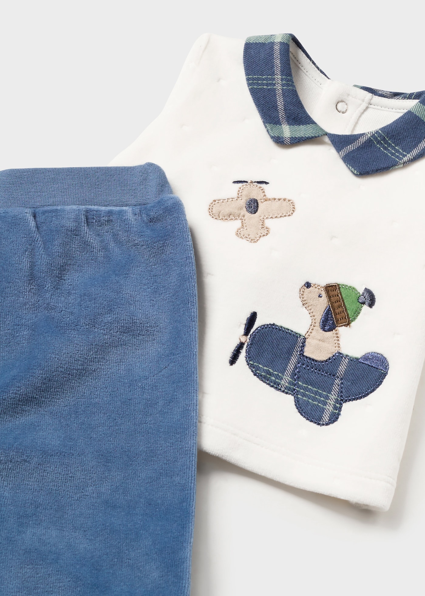 Set pantaloni cu botosei si tricou nou-nascut