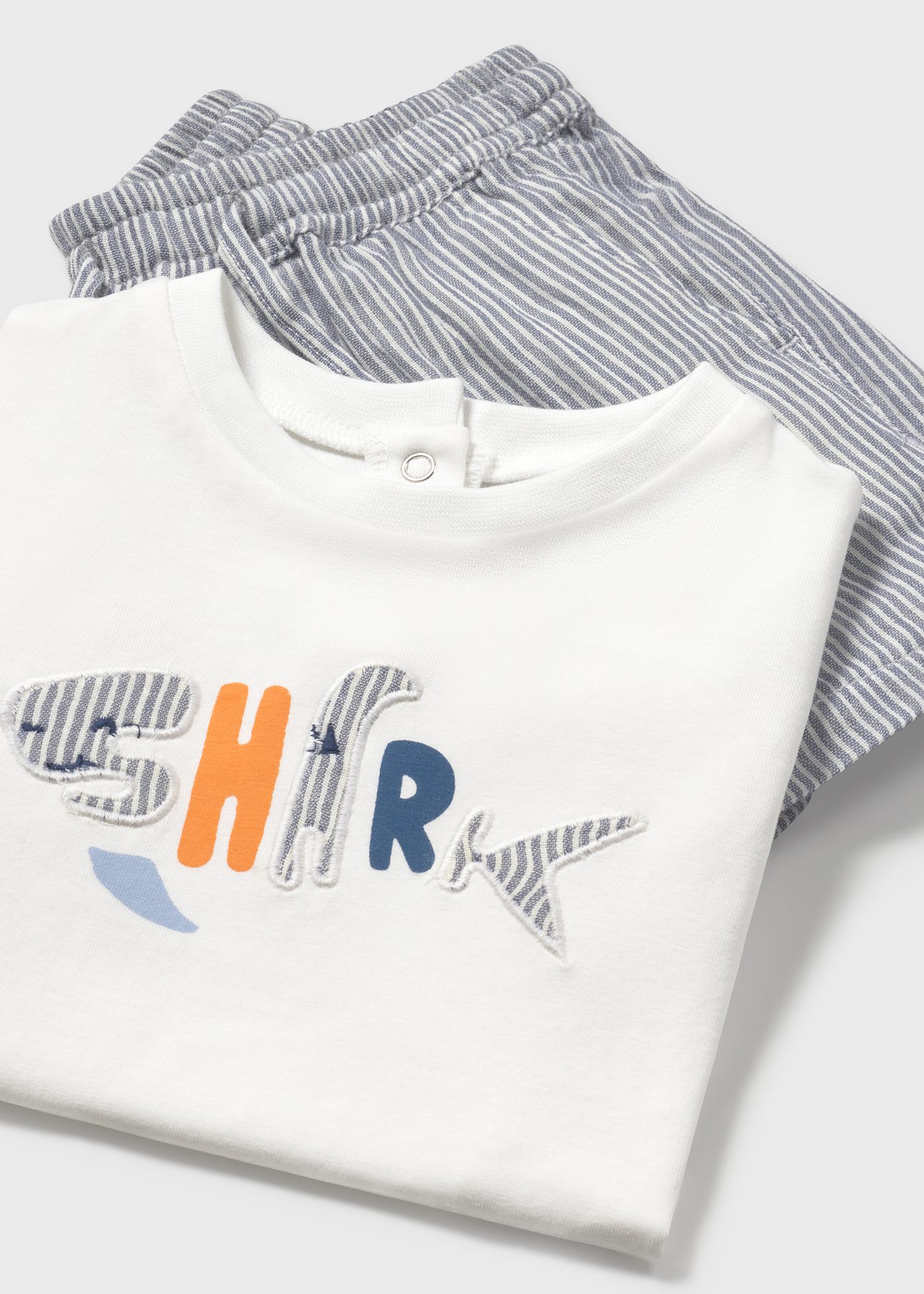 Set bermude si tricou cu rechin bebe