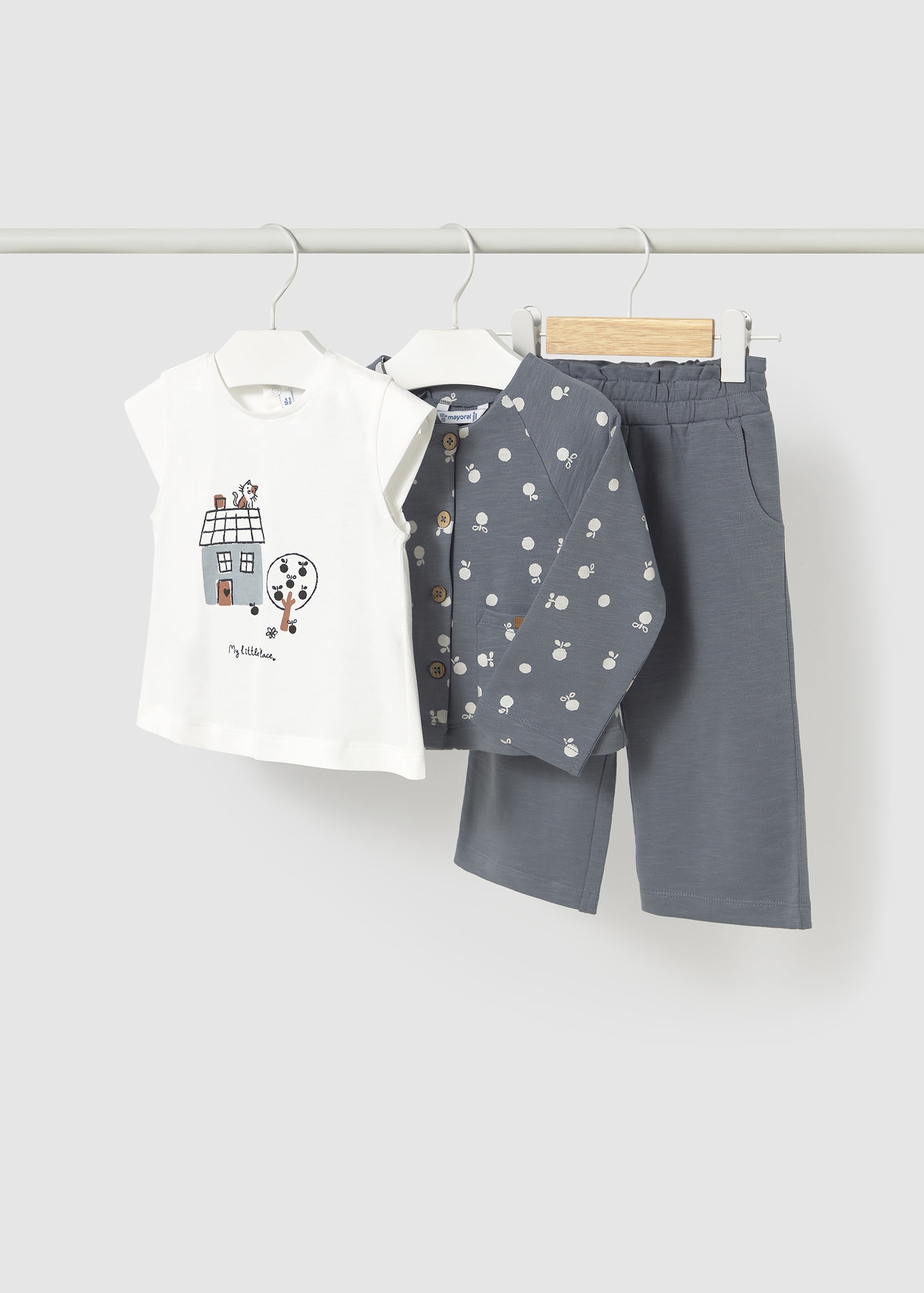 Ensemble 3 pièces avec veste imprimée bébé