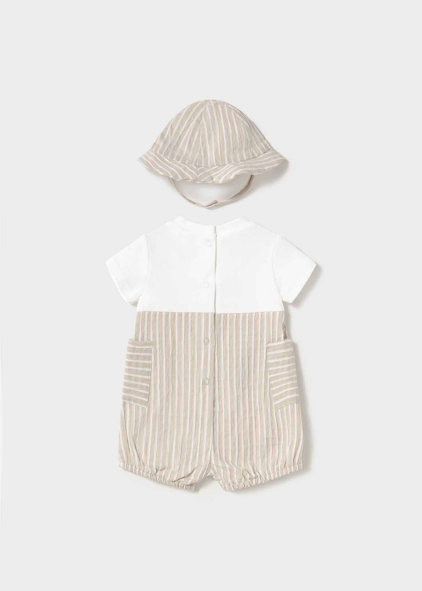 Pagliaccetto finta salopette con cappello a righe neonato