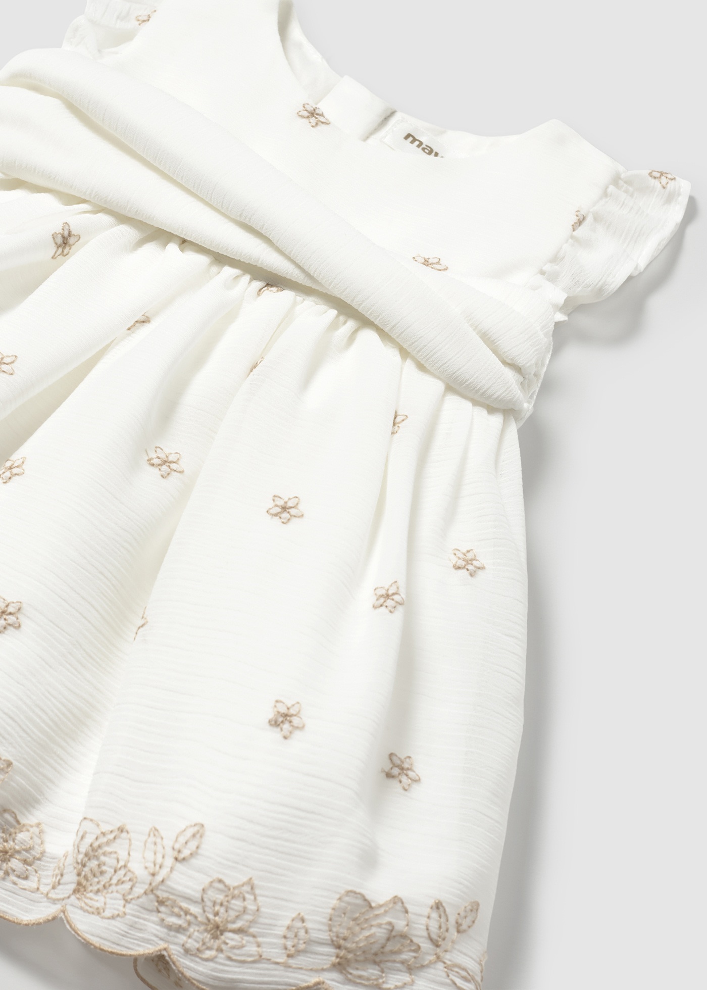 Vestido com tapa fralda cerimónia recém nascida