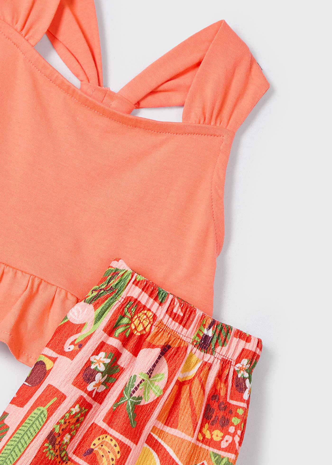 Conjunto pantalón corto estampado y camiseta niña