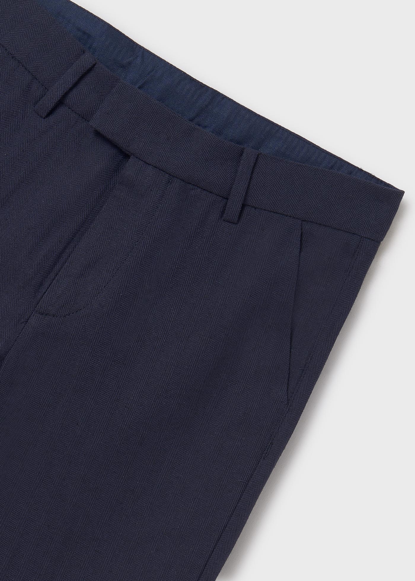 Pantaloni eleganti cu in baiat