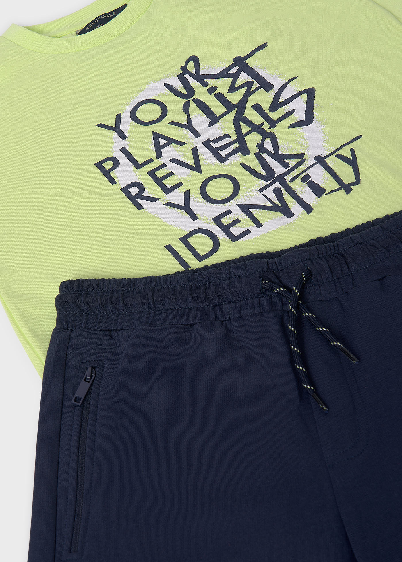 Set bermude si tricou mesaj baiat