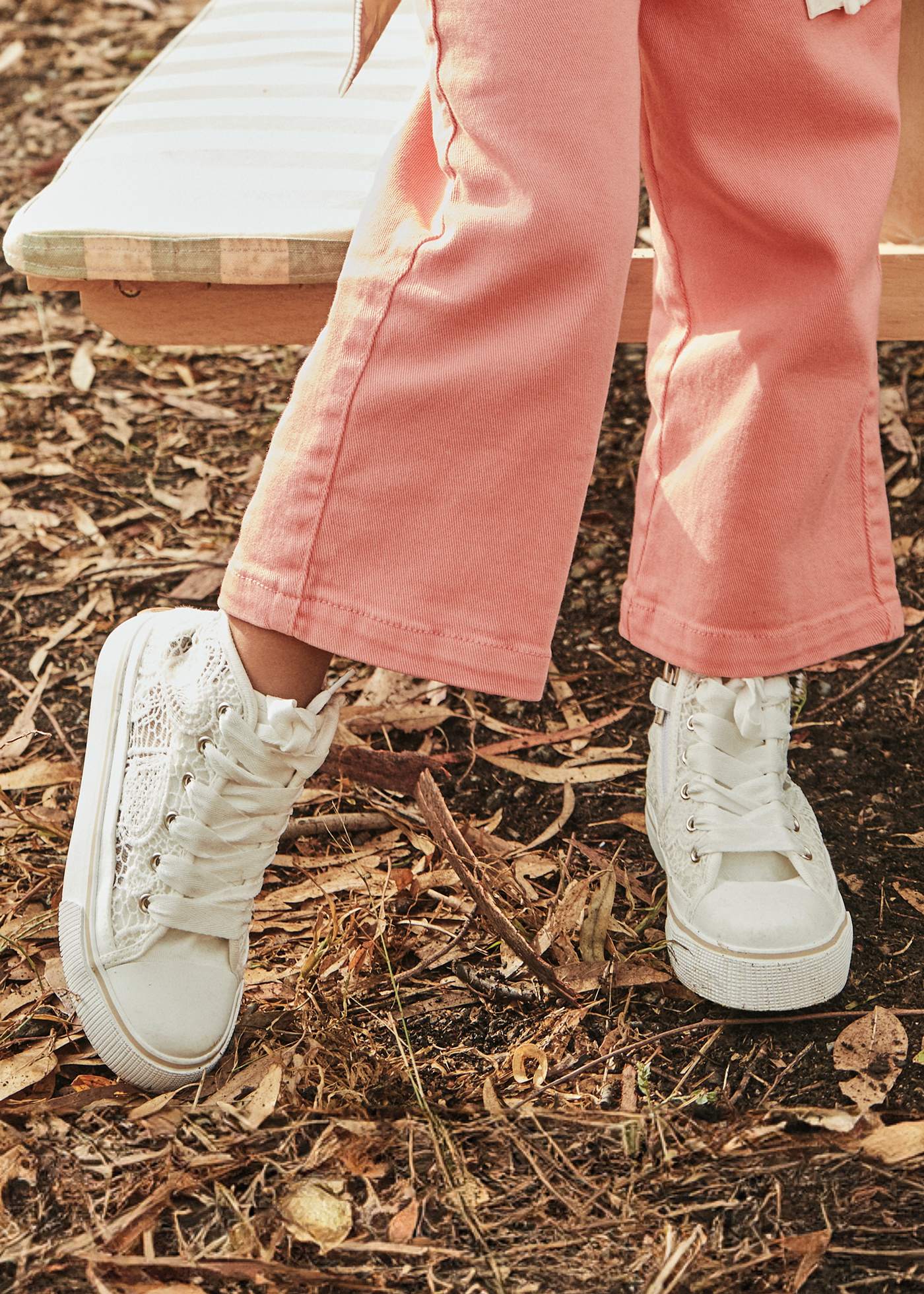 Scarpe sportive trafori bambina