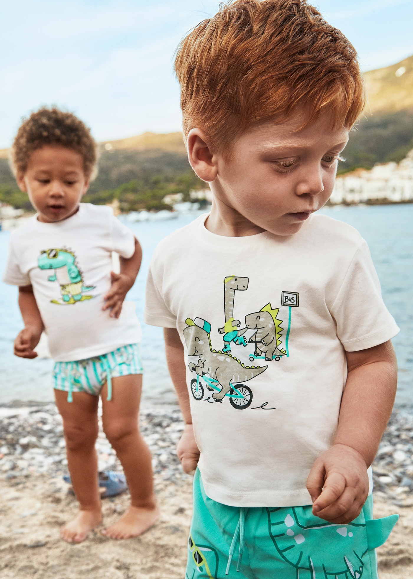T-shirt dinossauro bebé