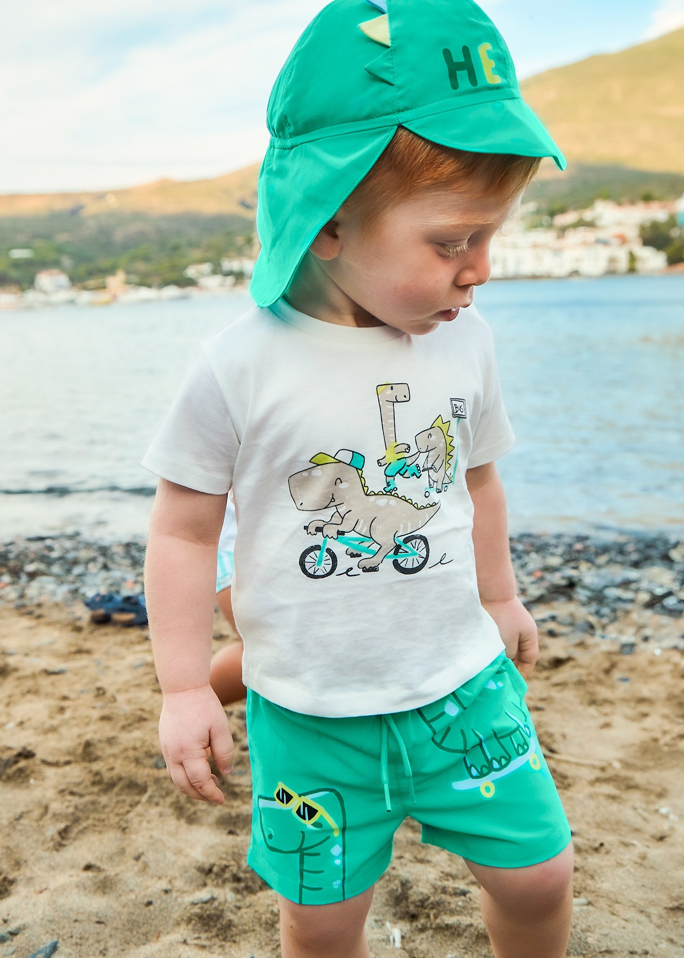 Conjunto bañador y gorra interactivos protección solar bebé