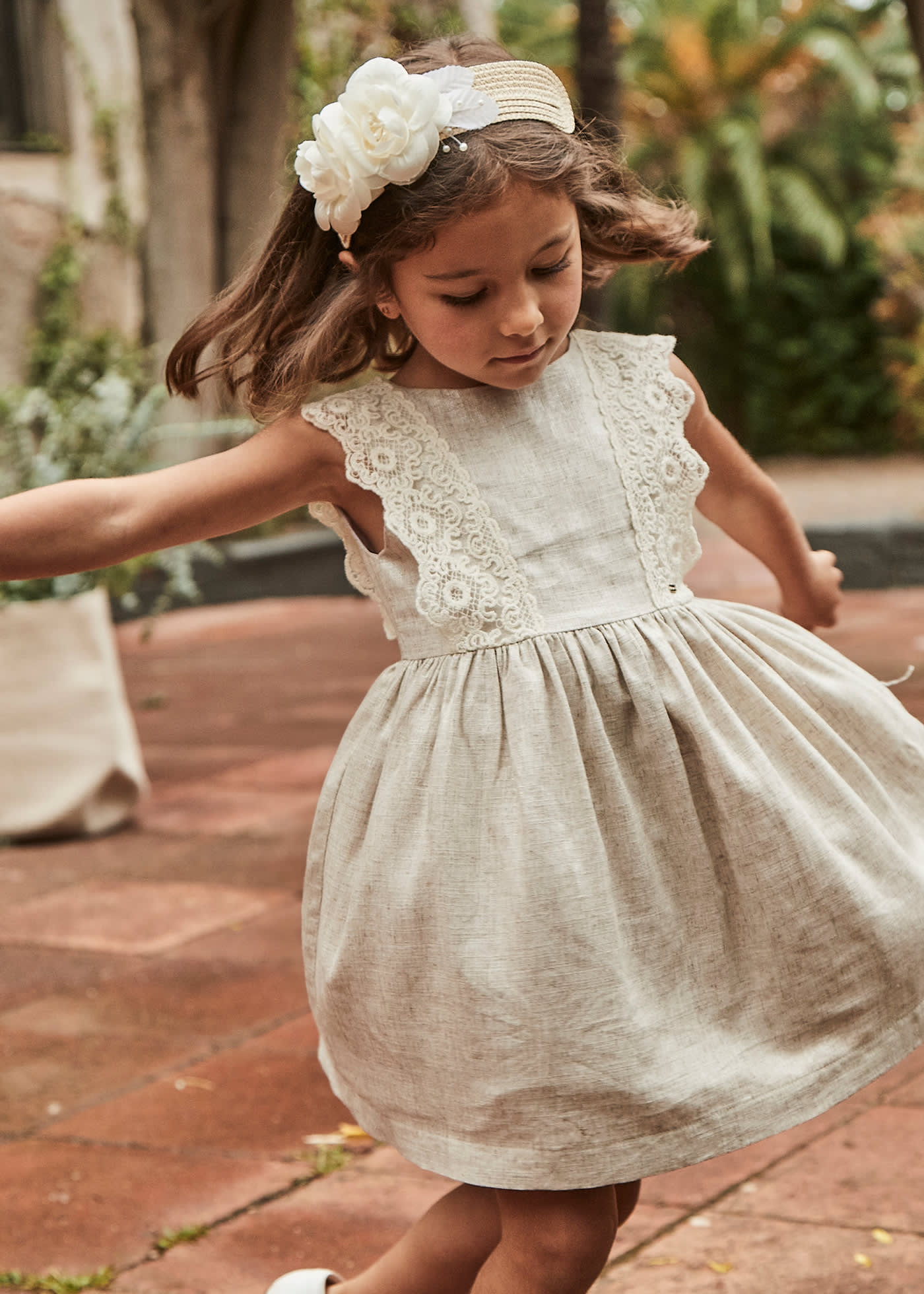 Girl embroidered detail linen dress