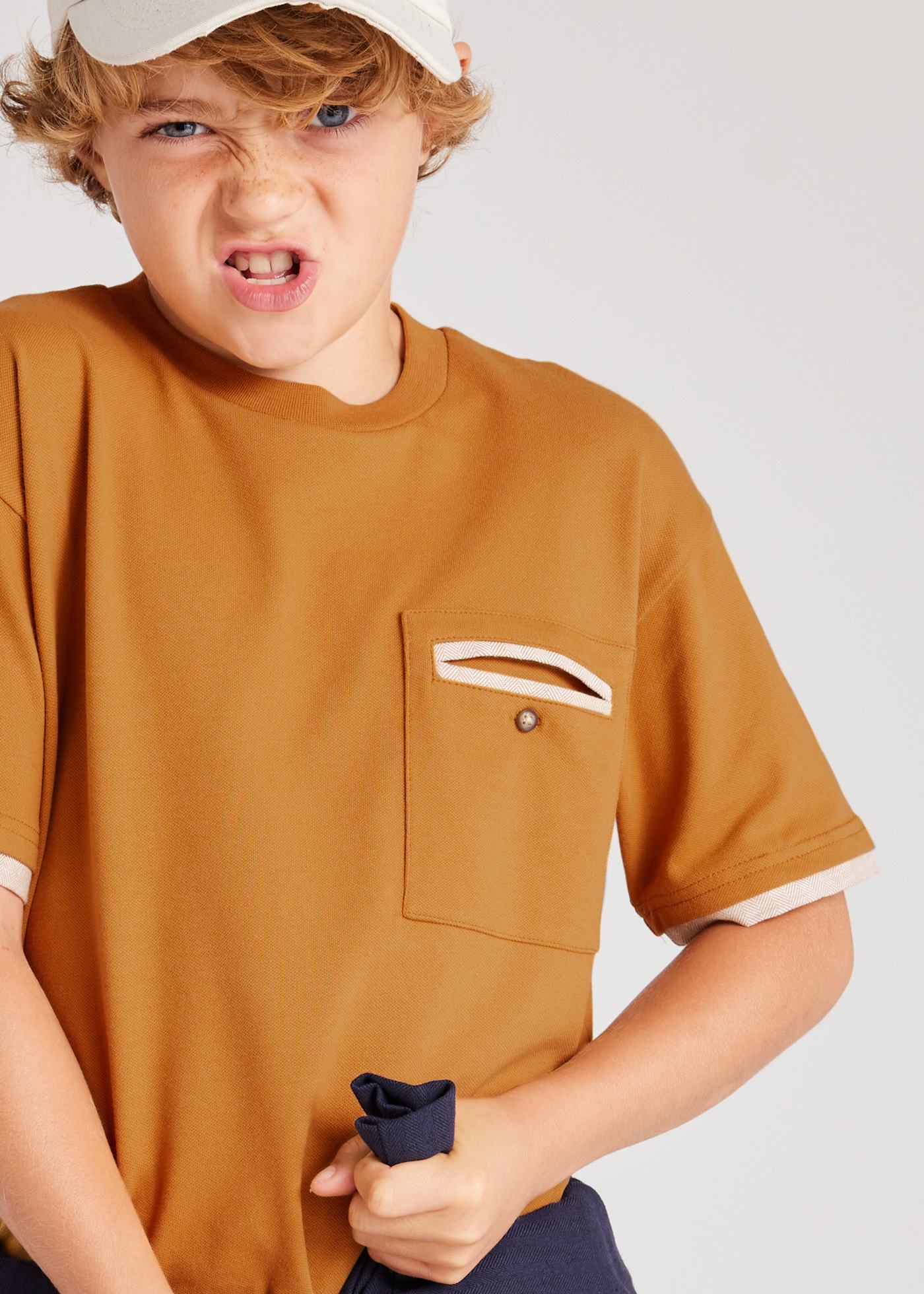 T-shirt contrastes rapaz