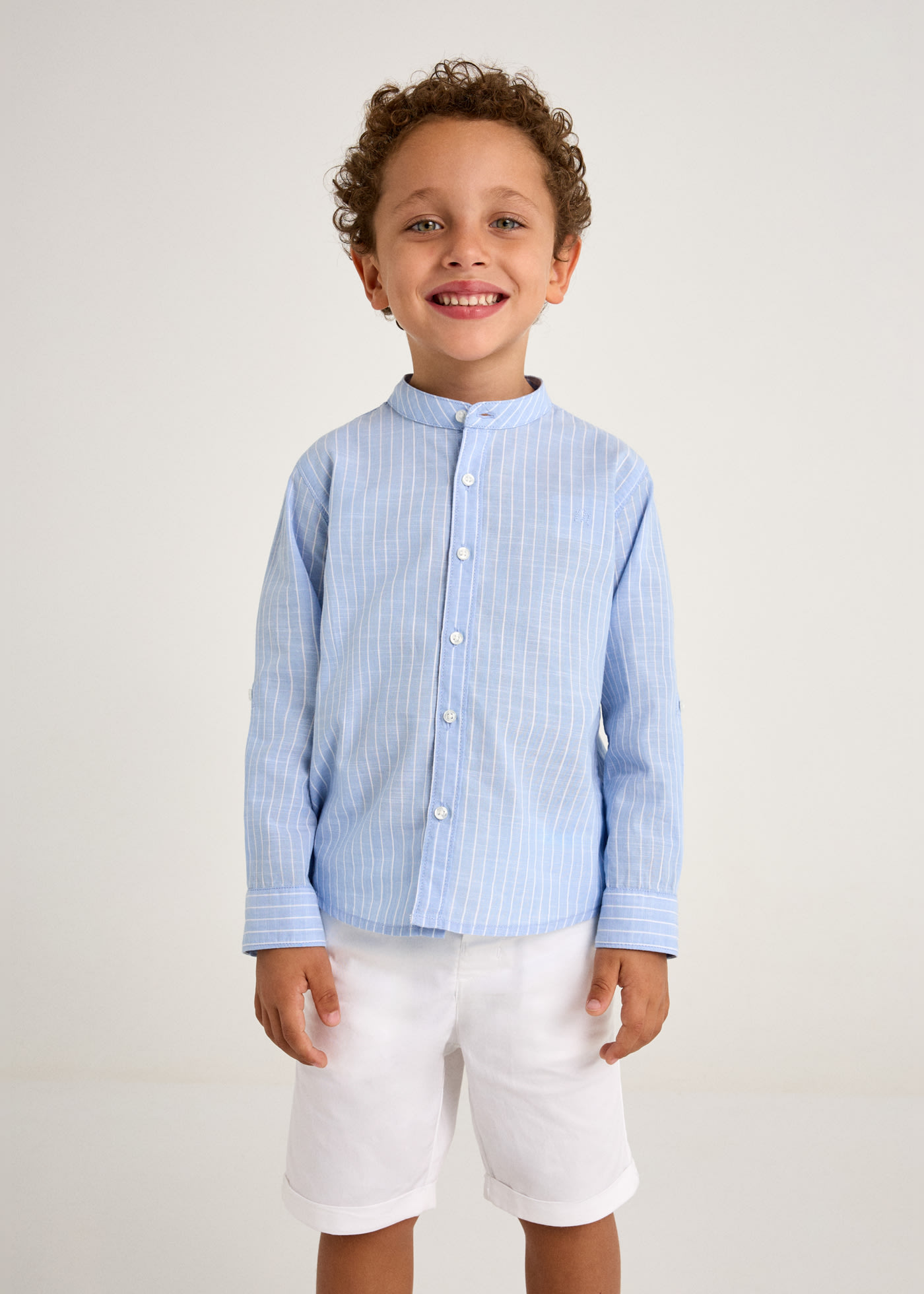 Completo con bermuda e maglietta colletto coreana bambino