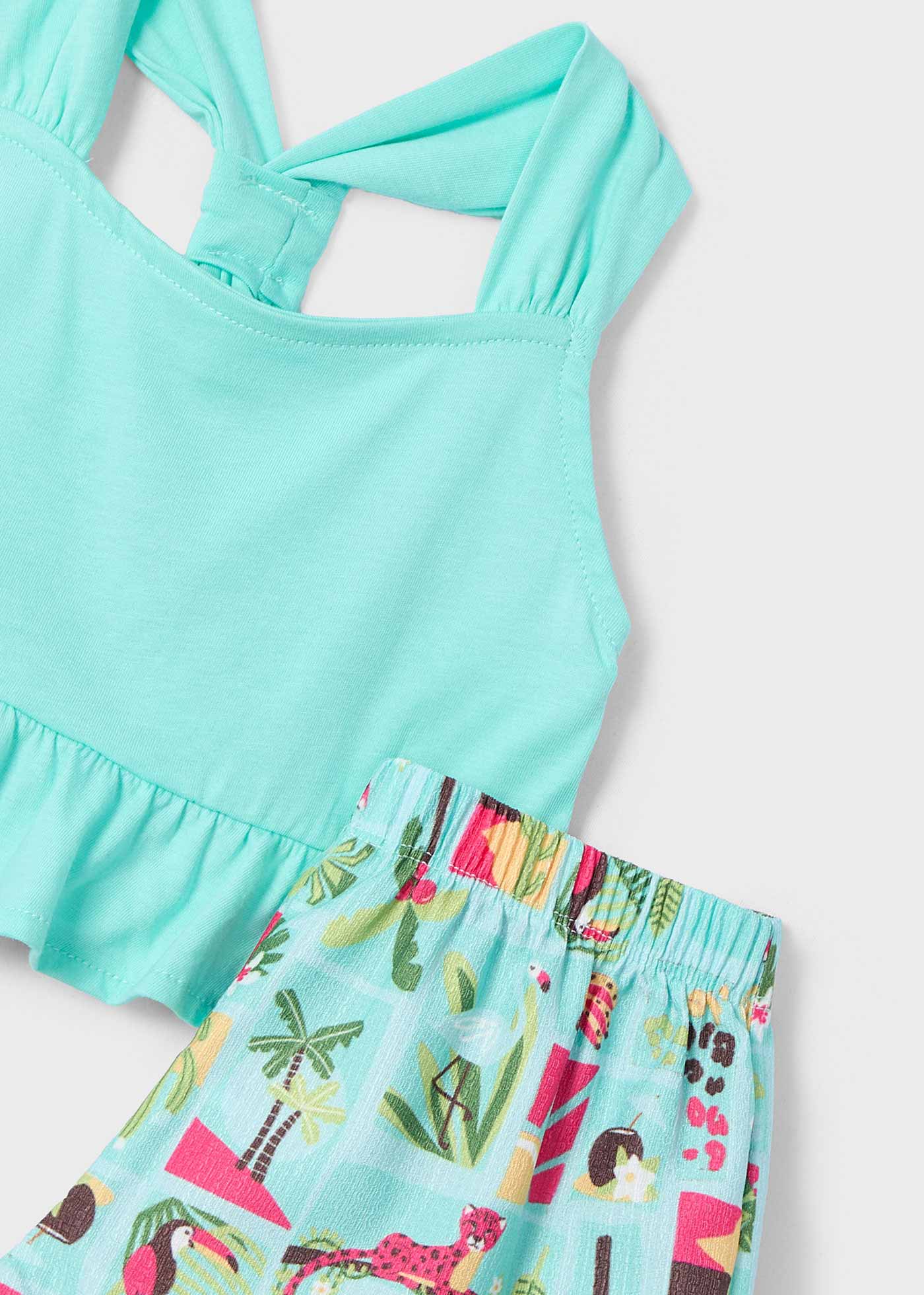 Conjunto pantalón corto estampado y camiseta niña