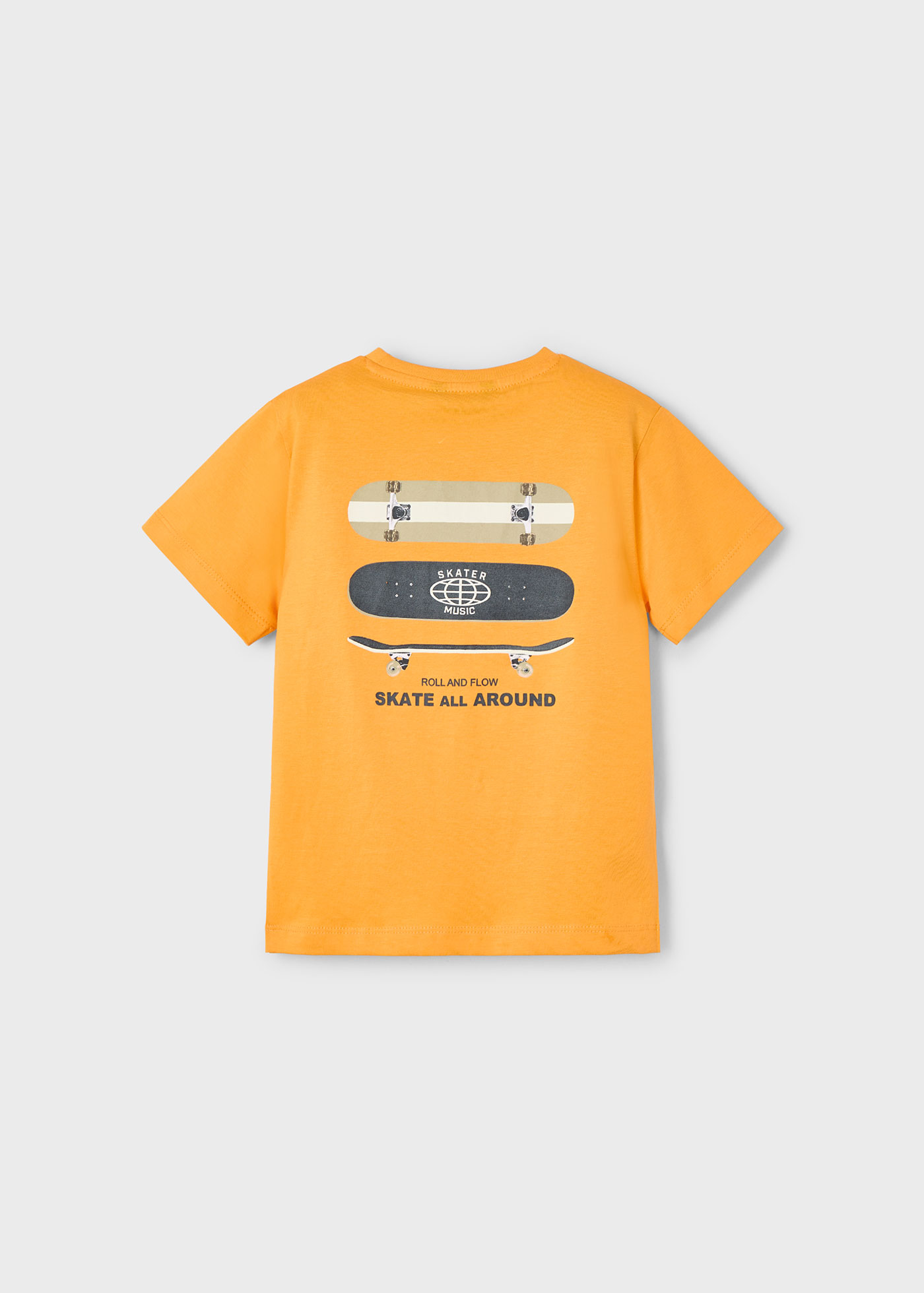 T-shirt estampada atrás skate menino