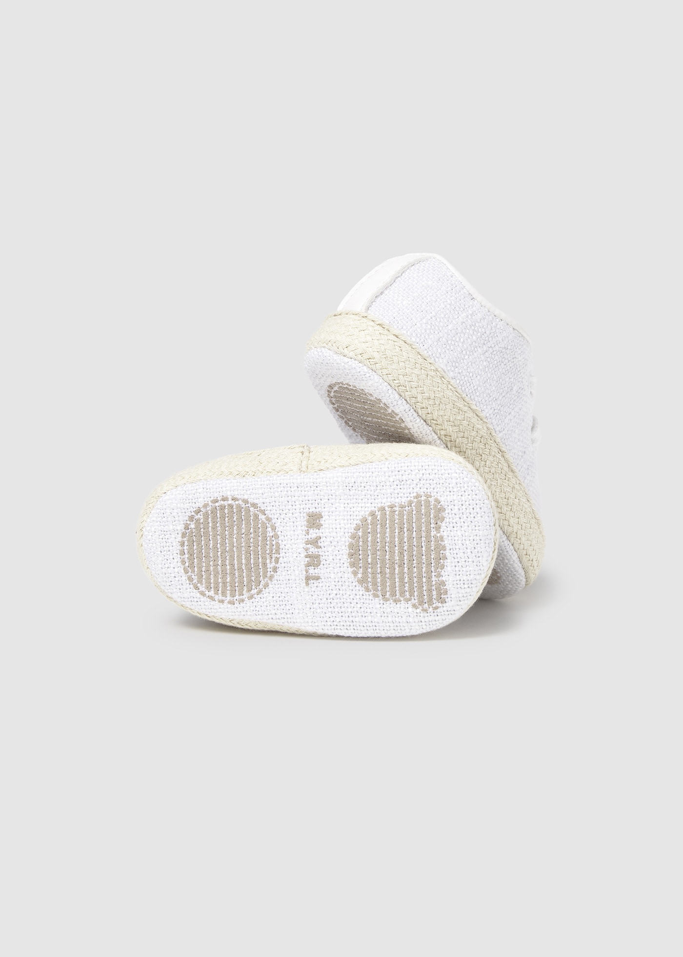 Zapato cordones recién nacido