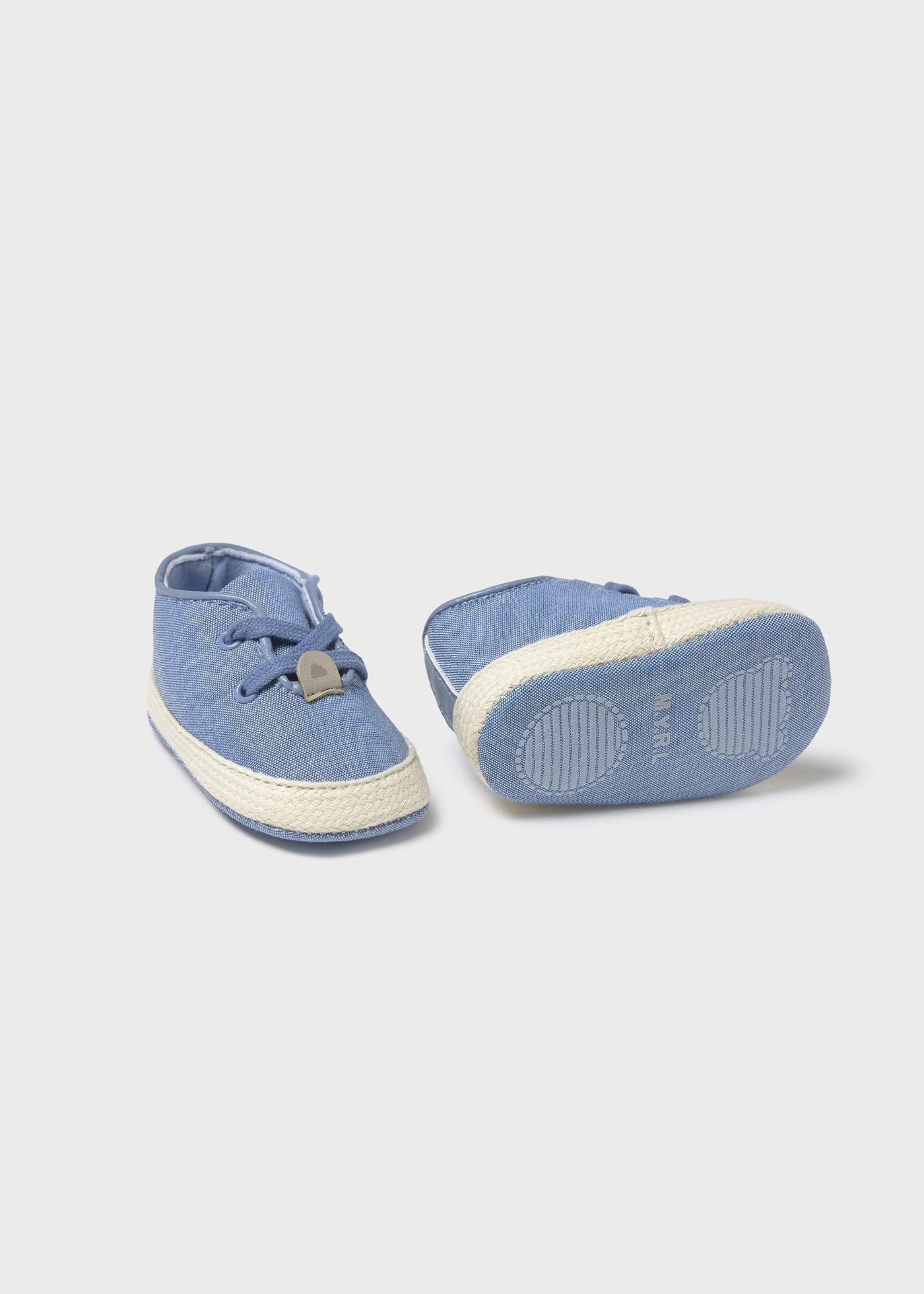 Zapato agujetas recién nacido