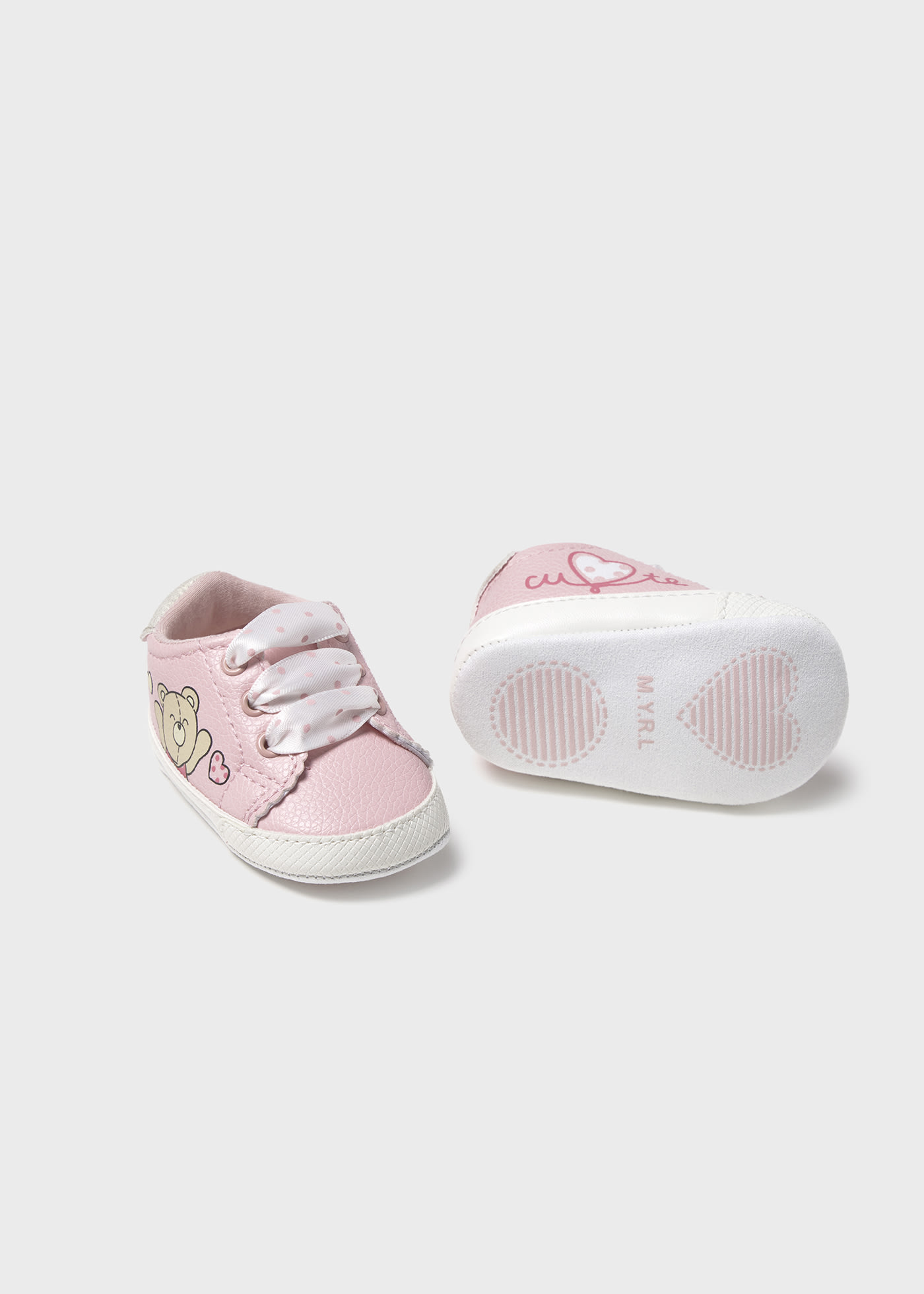 Tenis recién nacida