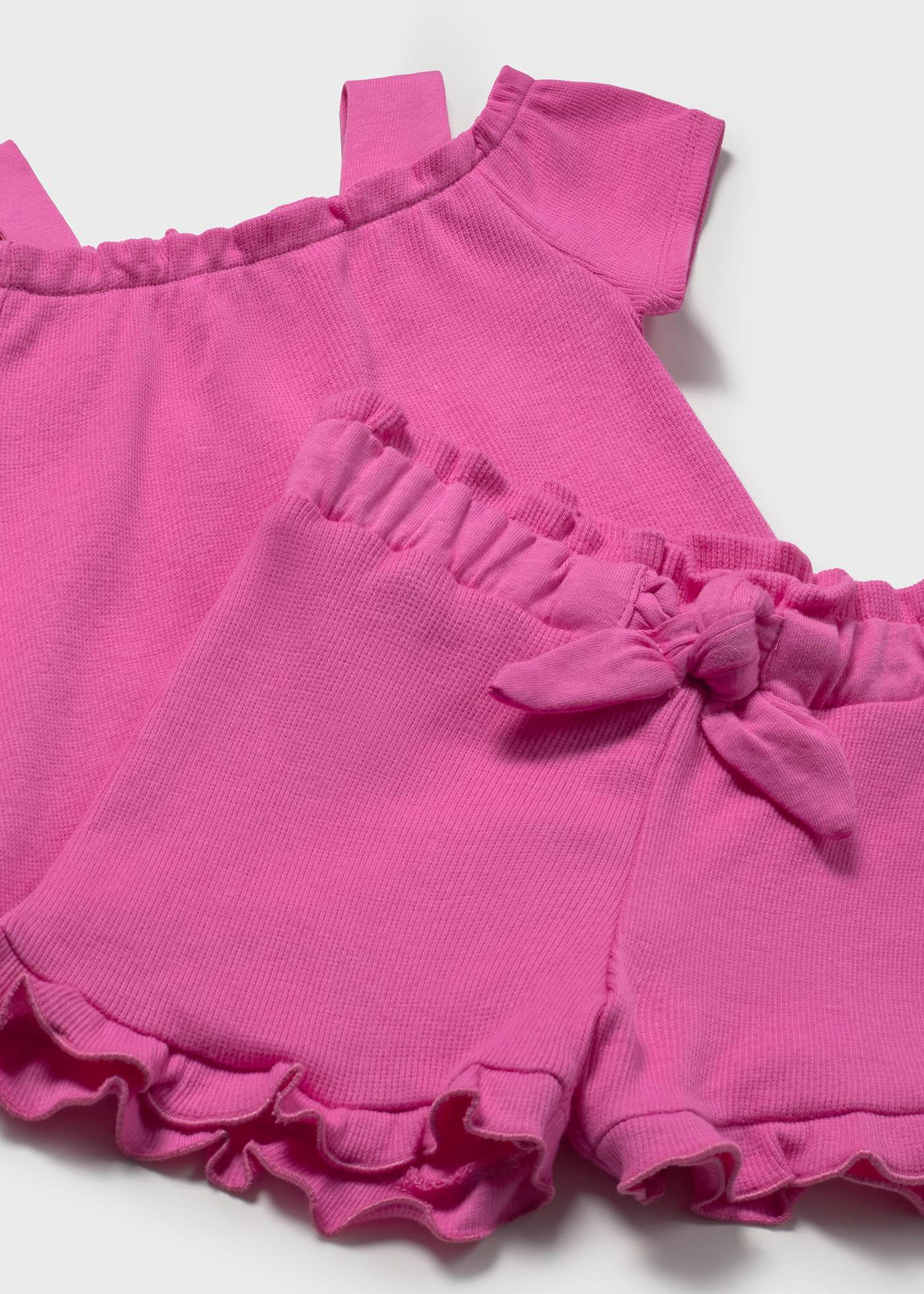 Conjunto pantalón corto y camiseta canalé bebé