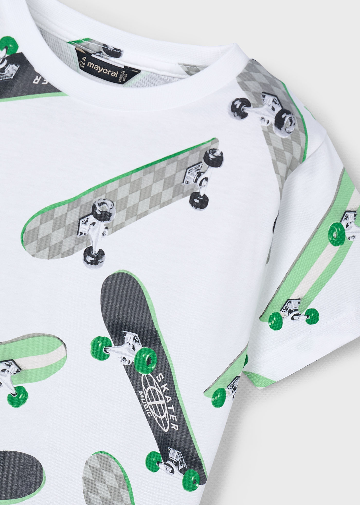 Boy skateboard print t-shirt