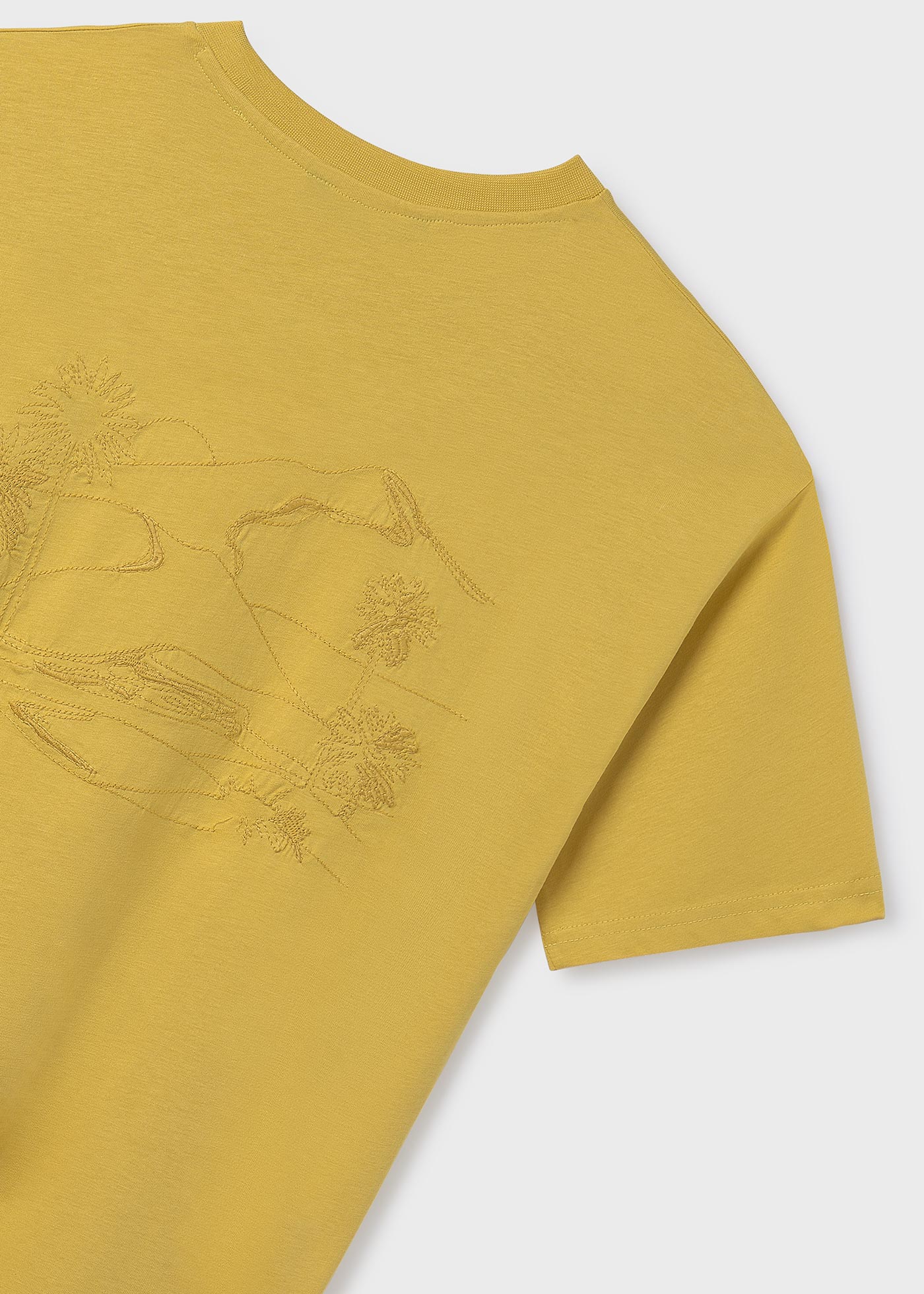 Playera texto bordado chico