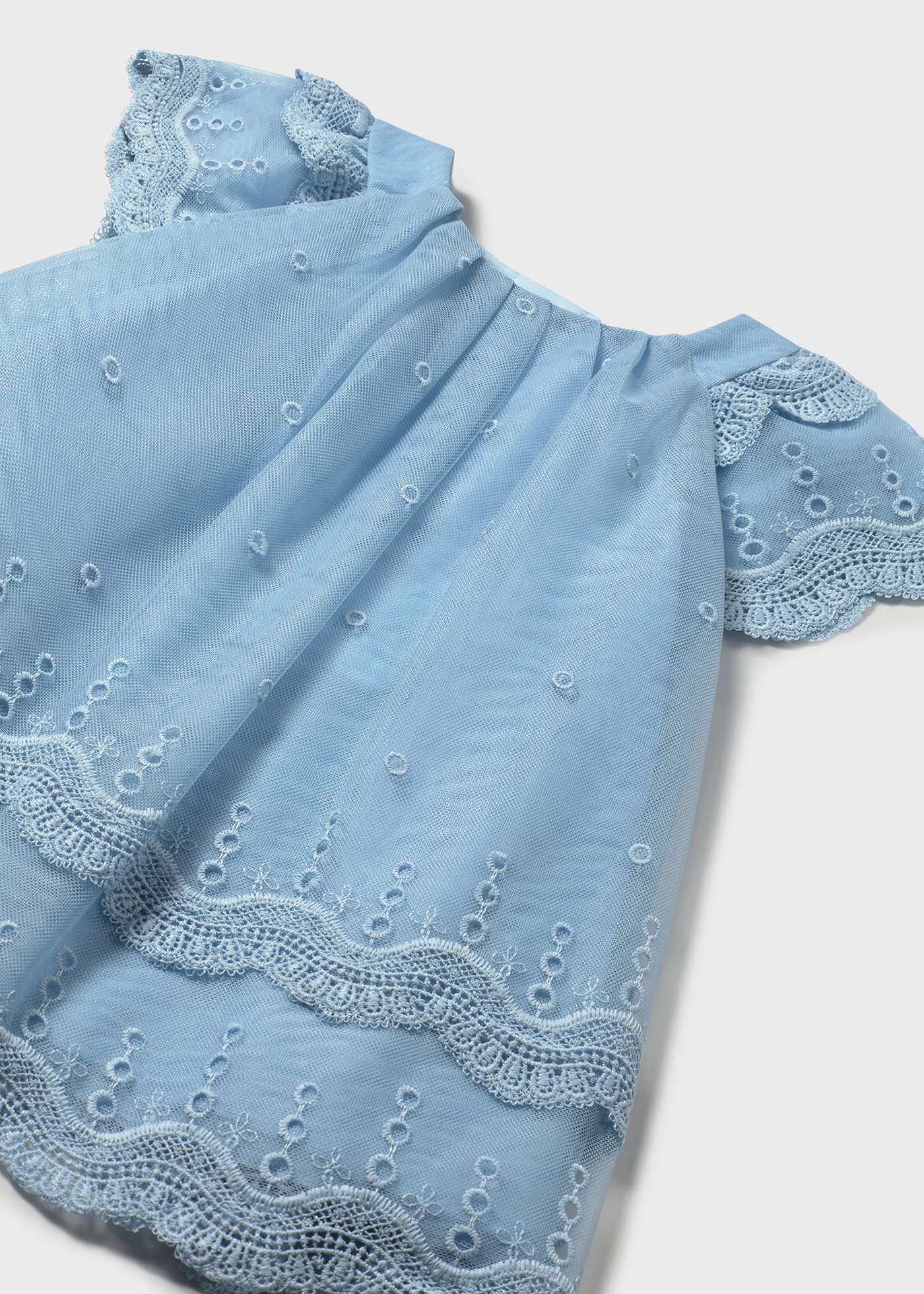 Robe en tulle brodé avec volants bébé