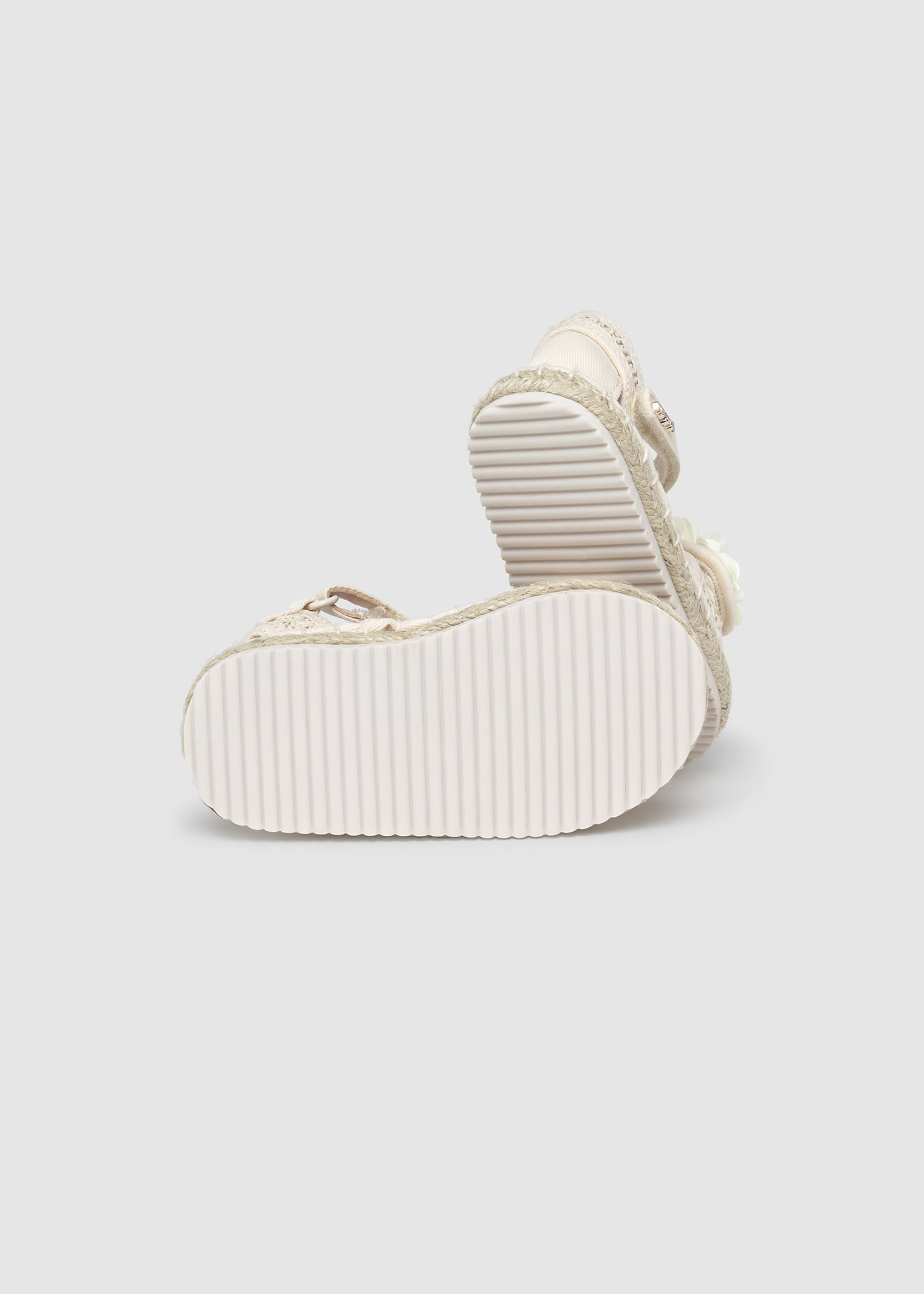 Espadryle z juty z kwiatkami dla niemowlęcia