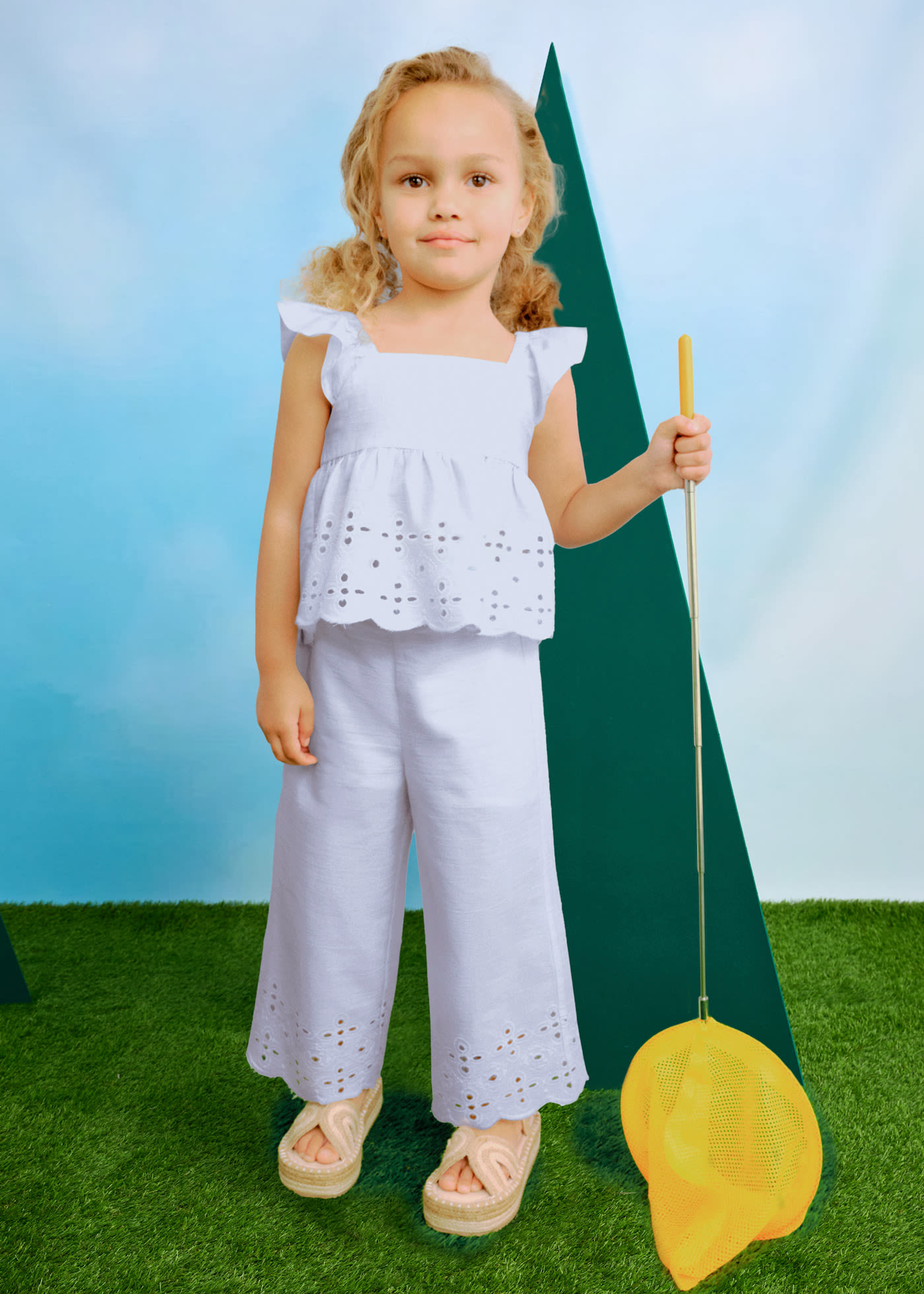 Set pantaloni si top perforat fetita