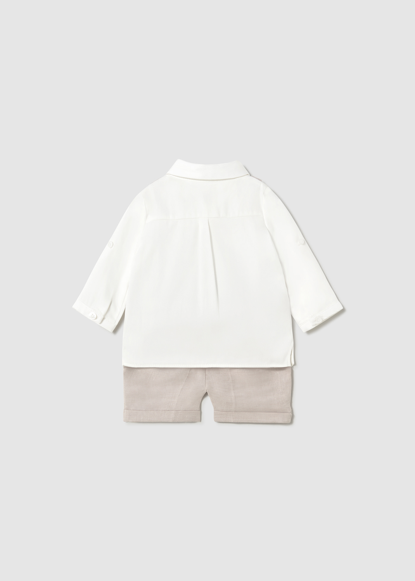Conjunto pantalón corto y camisa con chaleco recién nacido