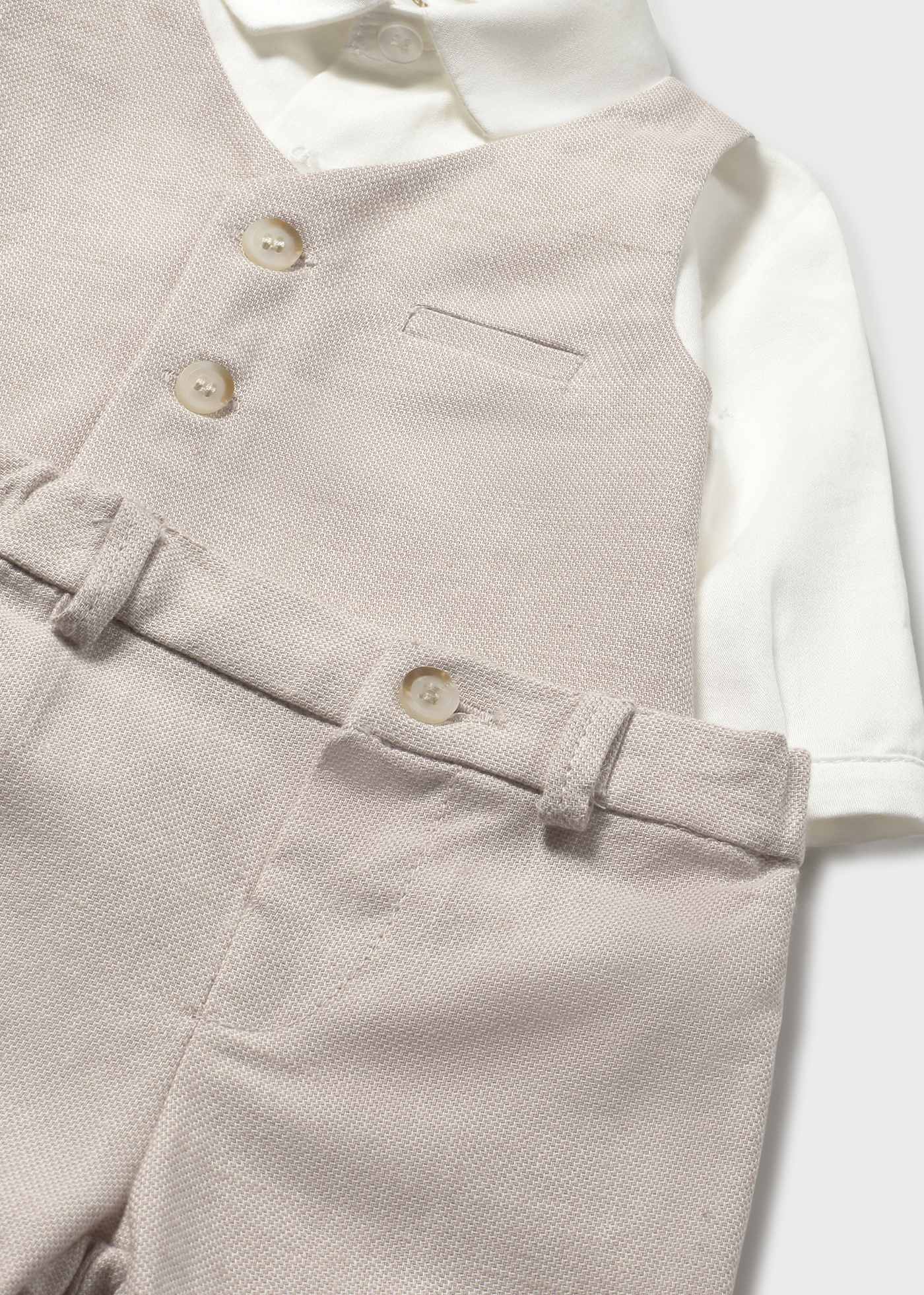 Conjunto pantalón corto y camisa con chaleco recién nacido
