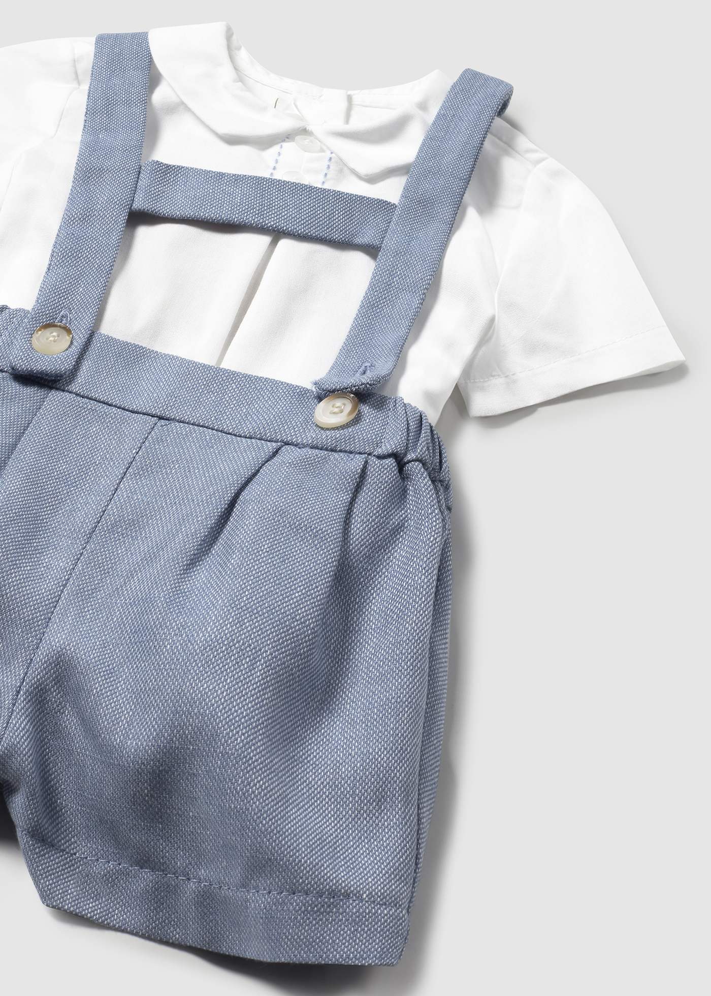 Conjunto pantalón corto tirantes y camisa cuello recién nacido