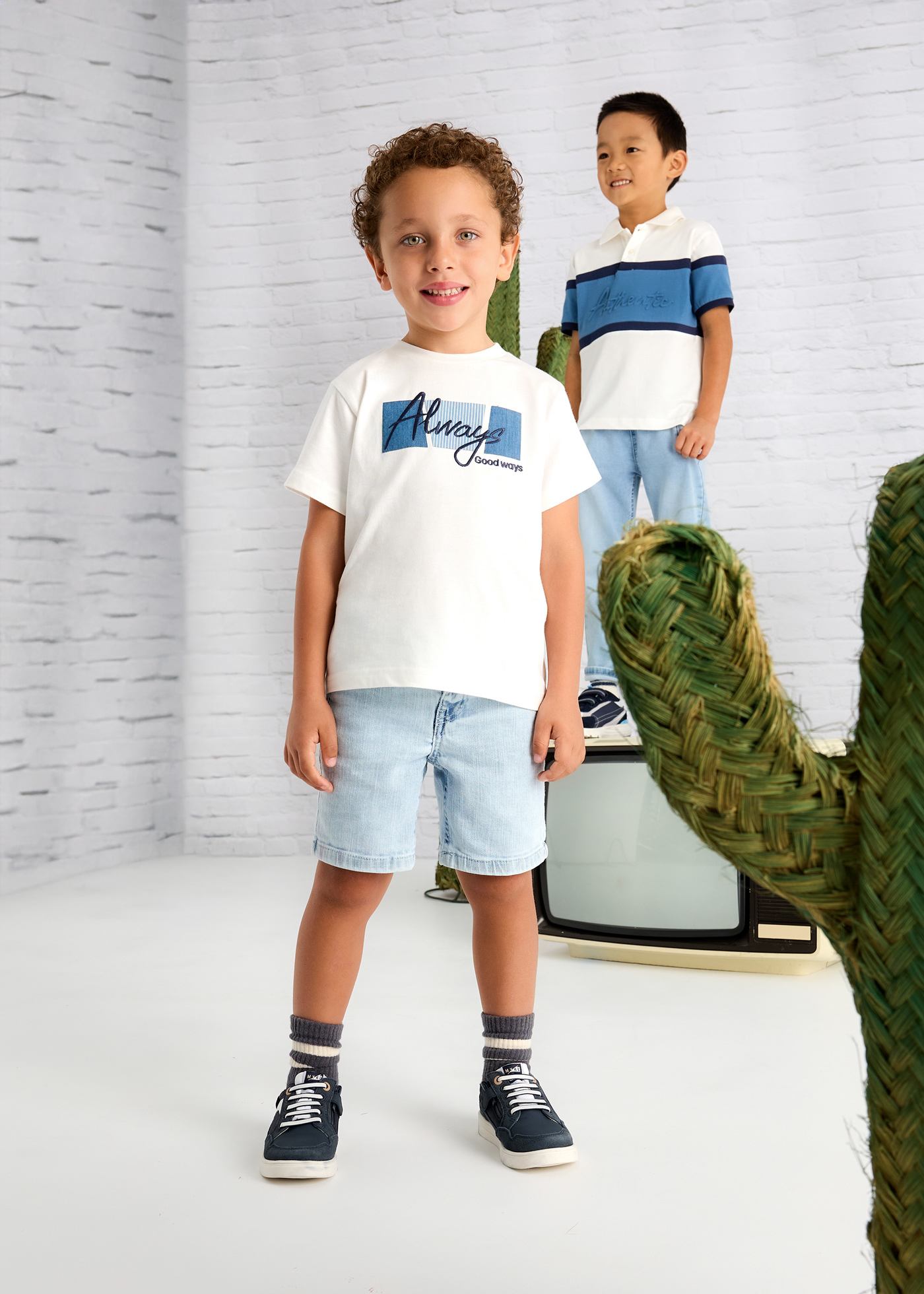 Playera texto apliques niño