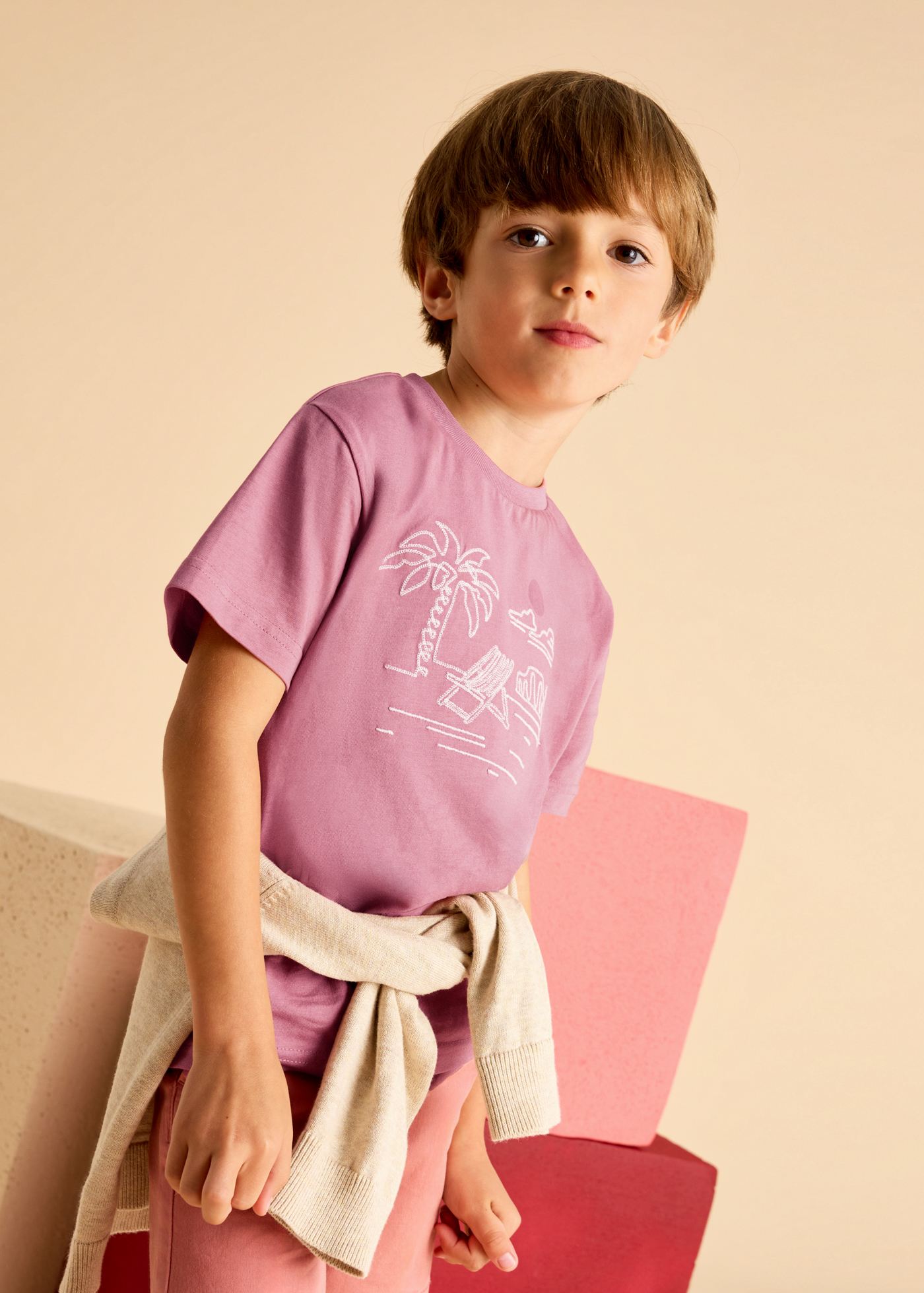 Tricou brodat plaja baiat