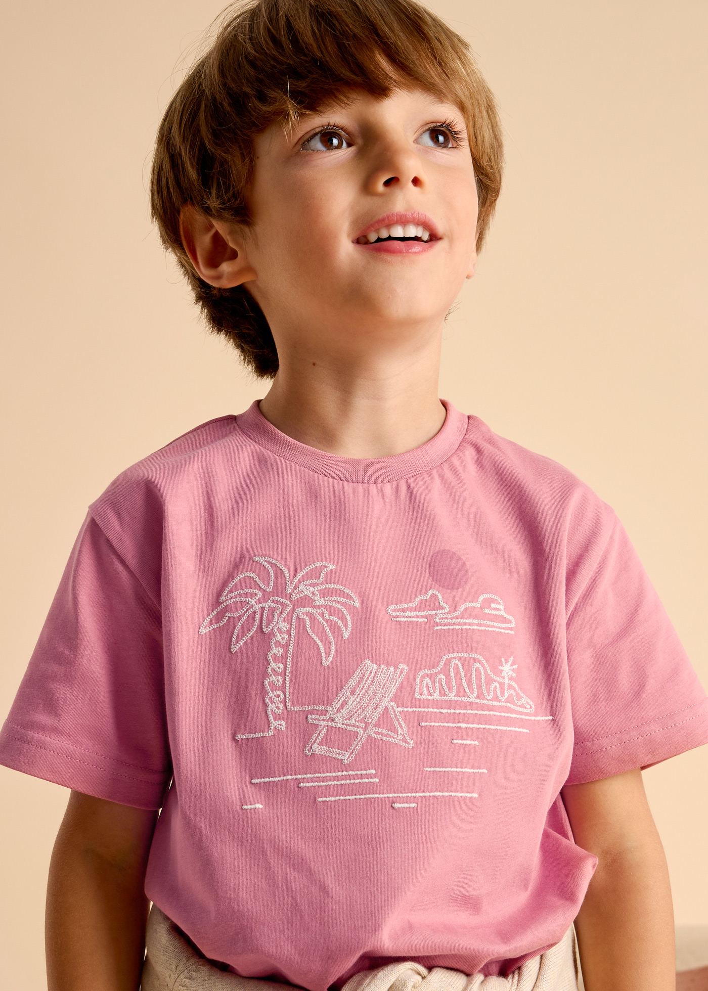 Tricou brodat plaja baiat