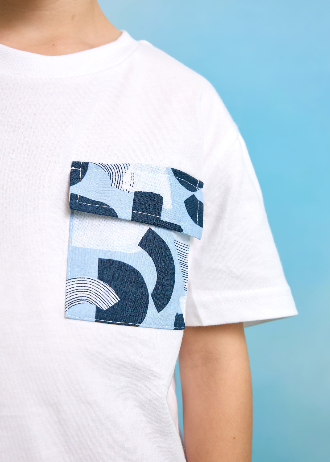 Tricou buzunar imprimat baiat