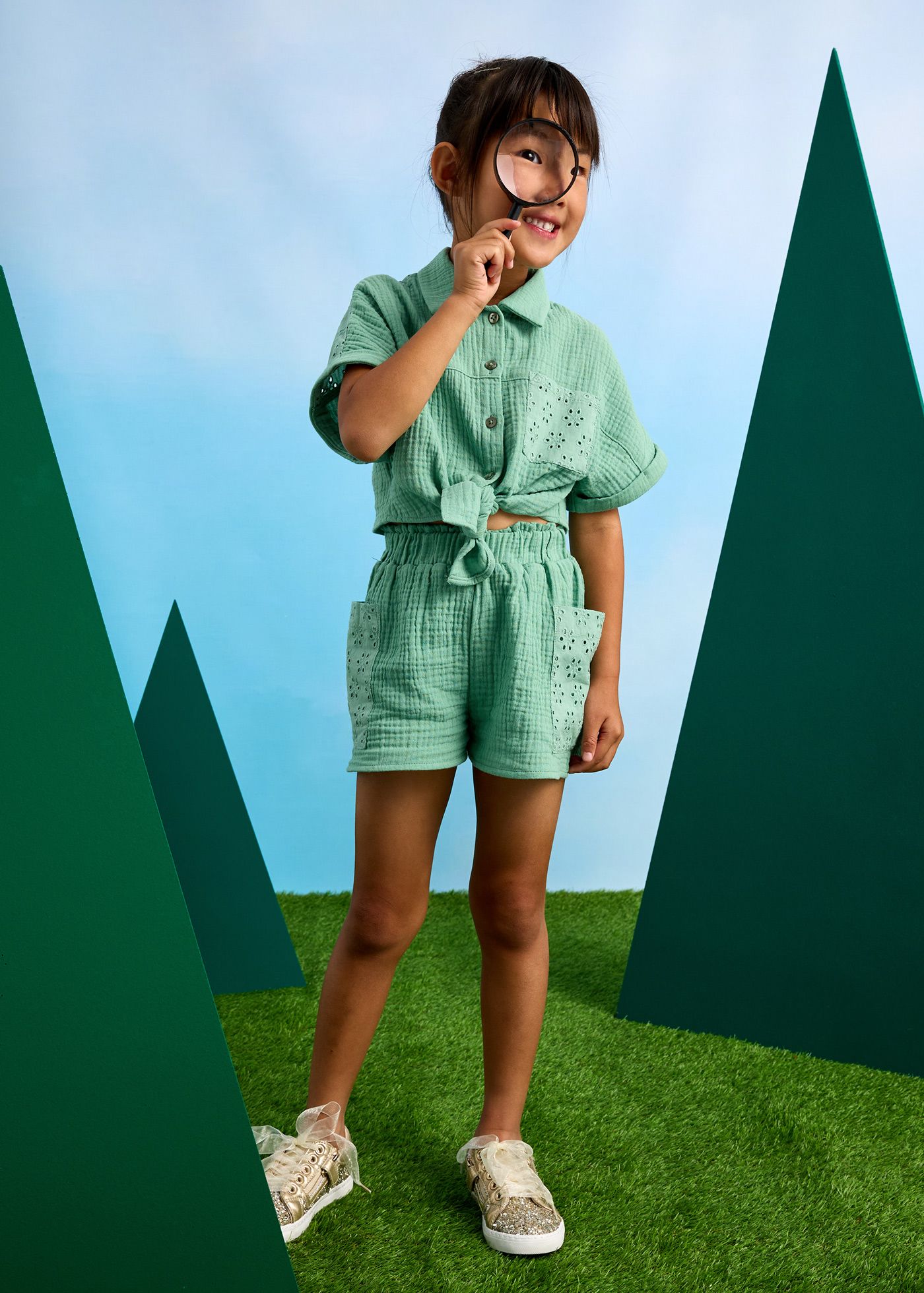 Girl openwork shorts and blouse set