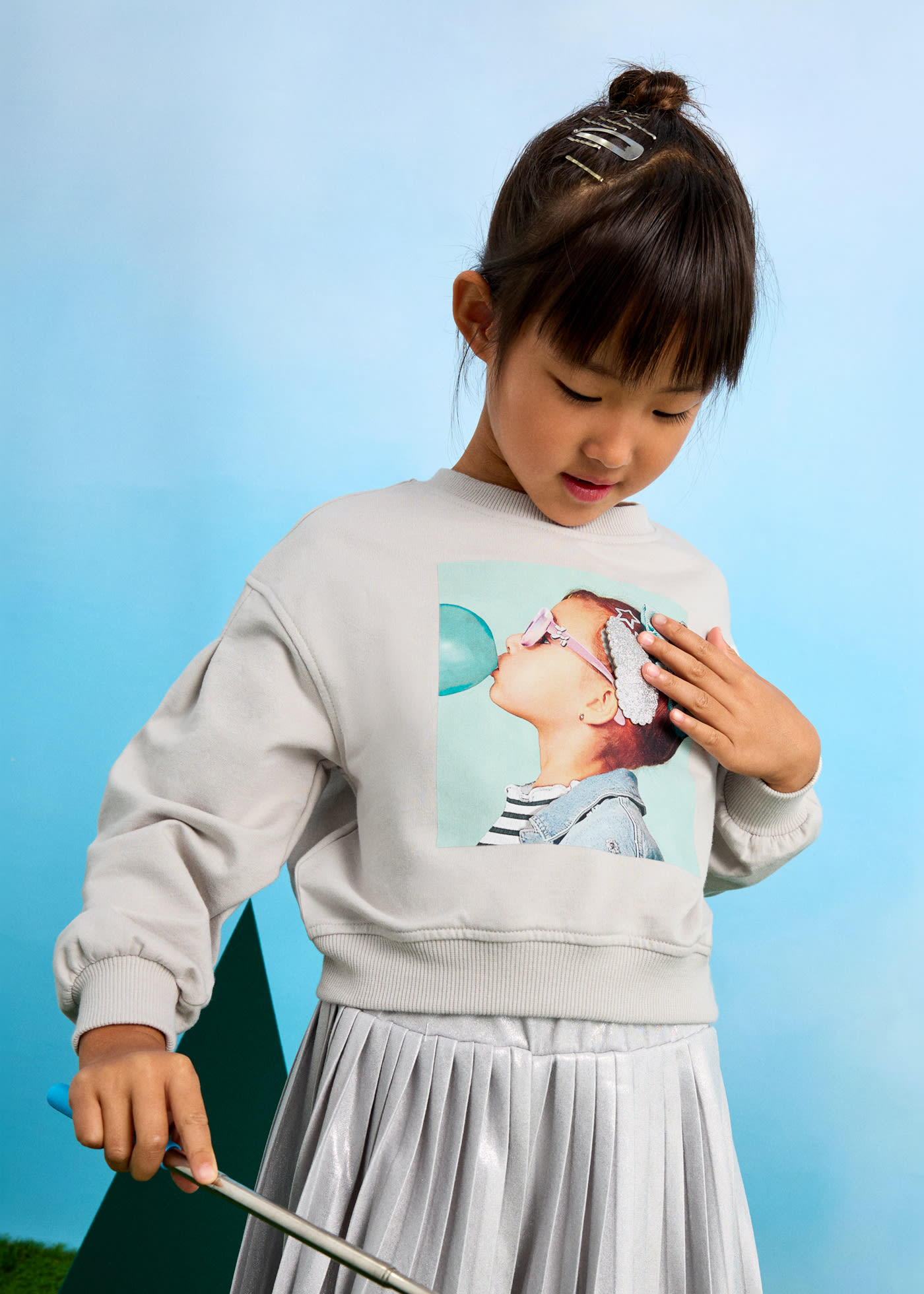 Girl Sweatshirt with Hair Clip