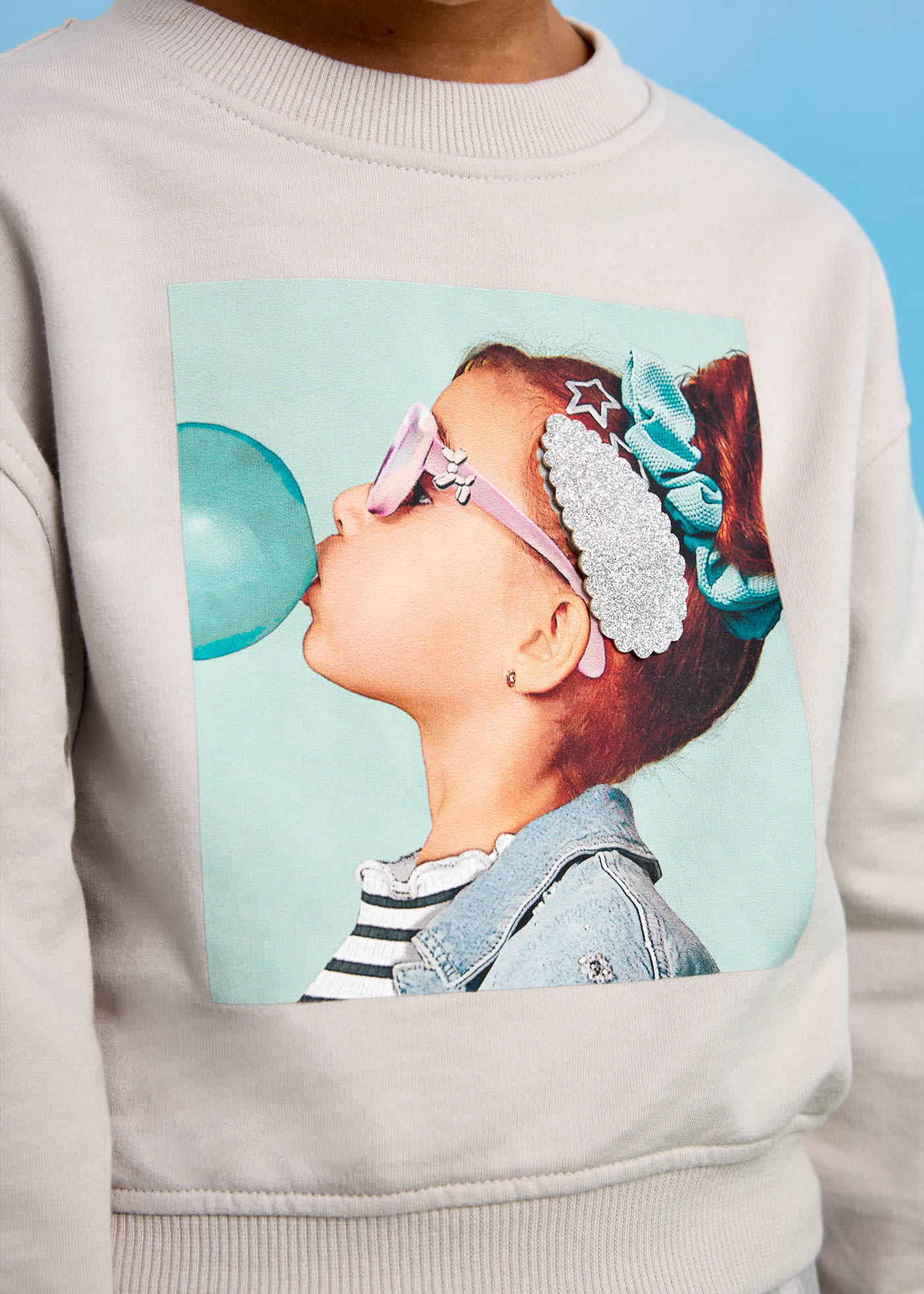 Girl Sweatshirt with Hair Clip