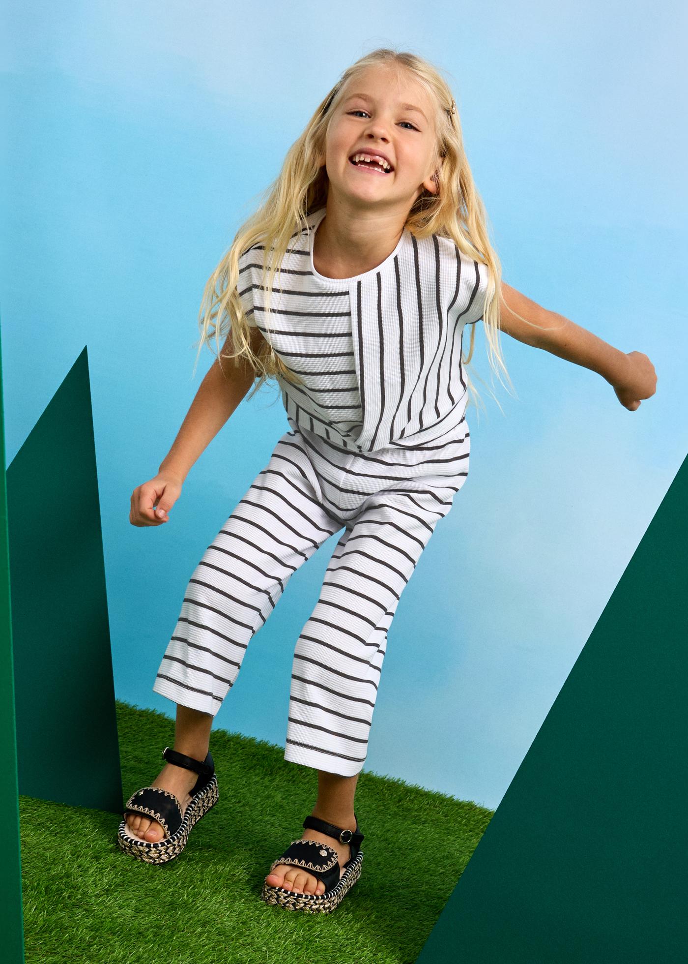 Set pantaloni si tricou dungi fetita