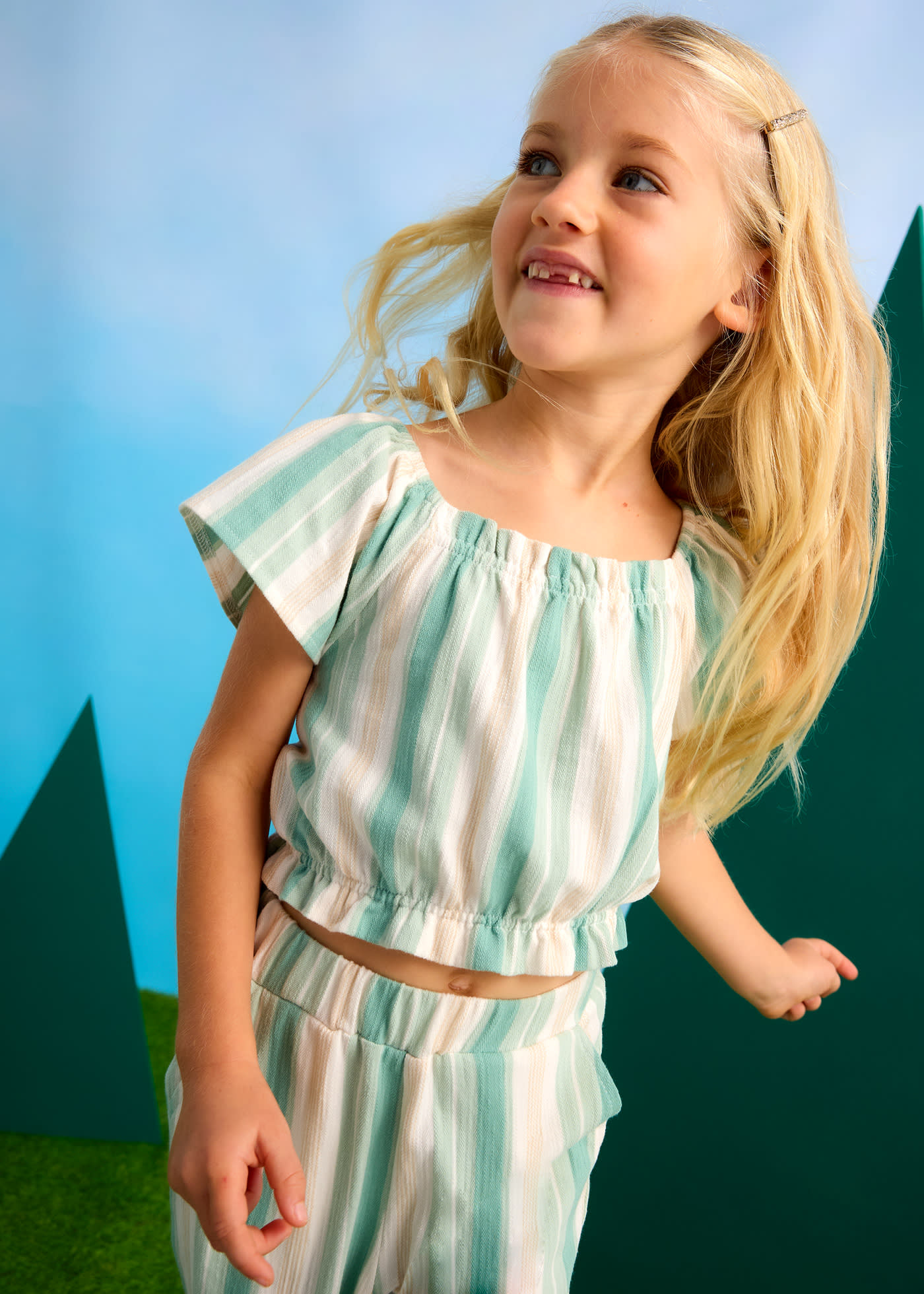 Set cu pantaloni lungi si tricou dungi fetita