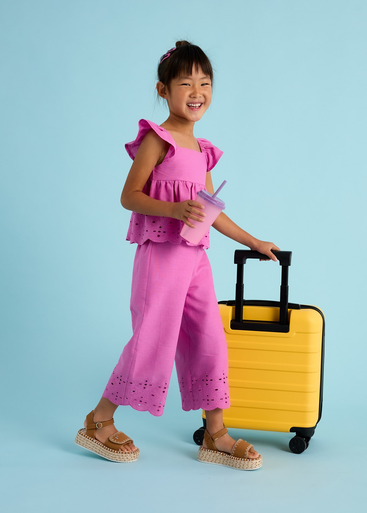 Set pantaloni si top perforat fetita