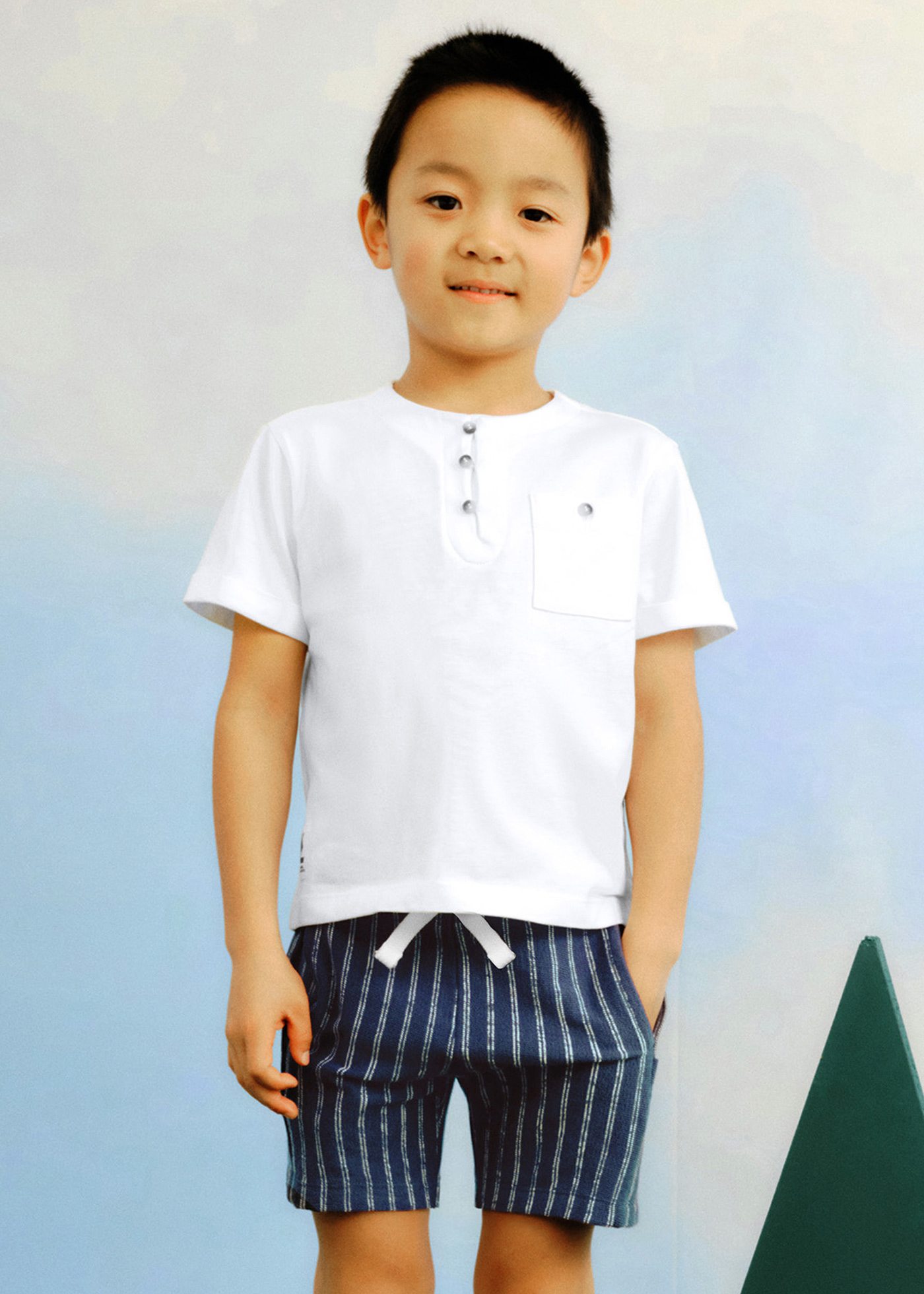 Conjunto bermudas riscas e t-shirt menino