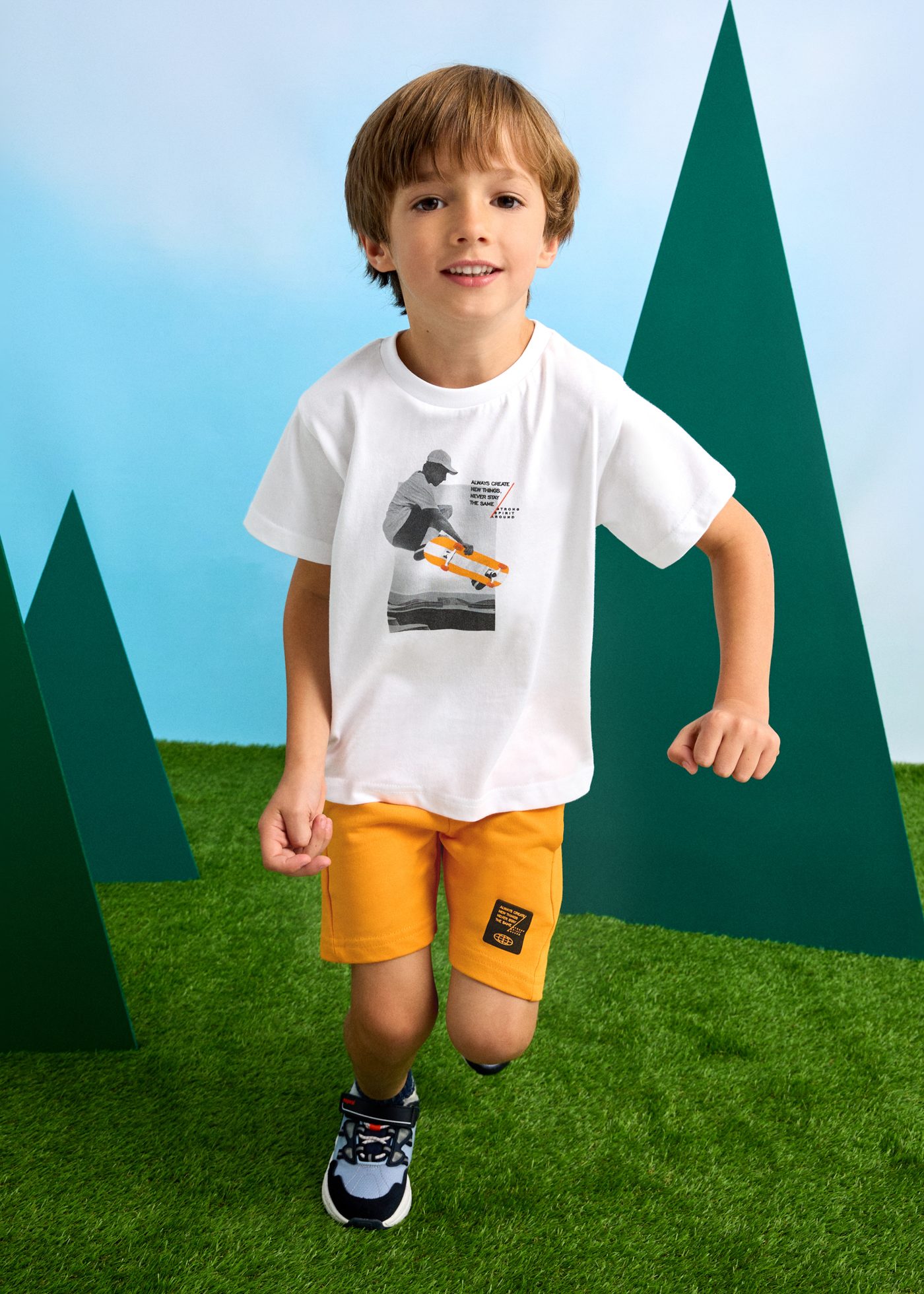 Conjunto bermuda y camiseta monopatín niño