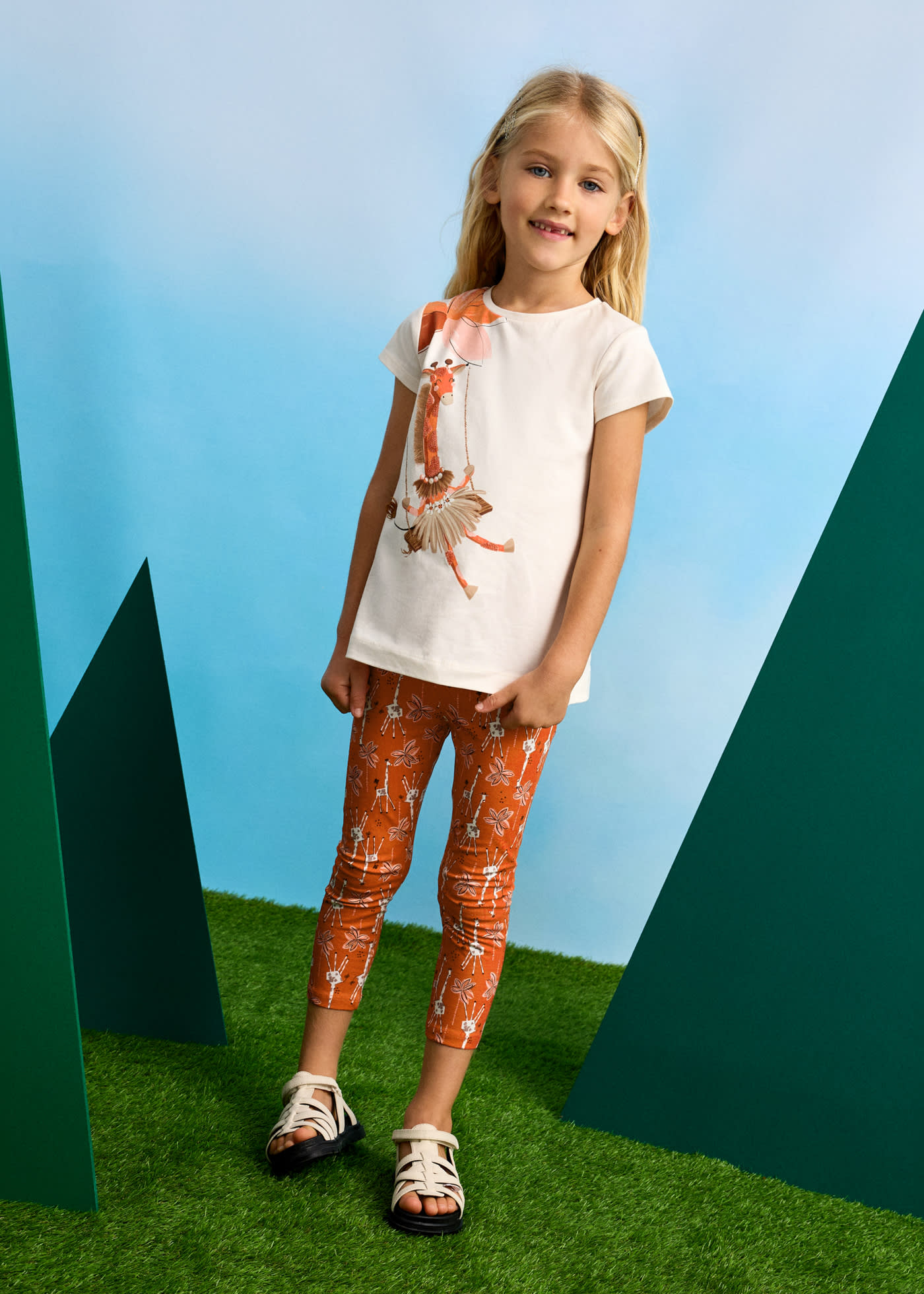 Conjunto legging tobillero y playera estampado niña