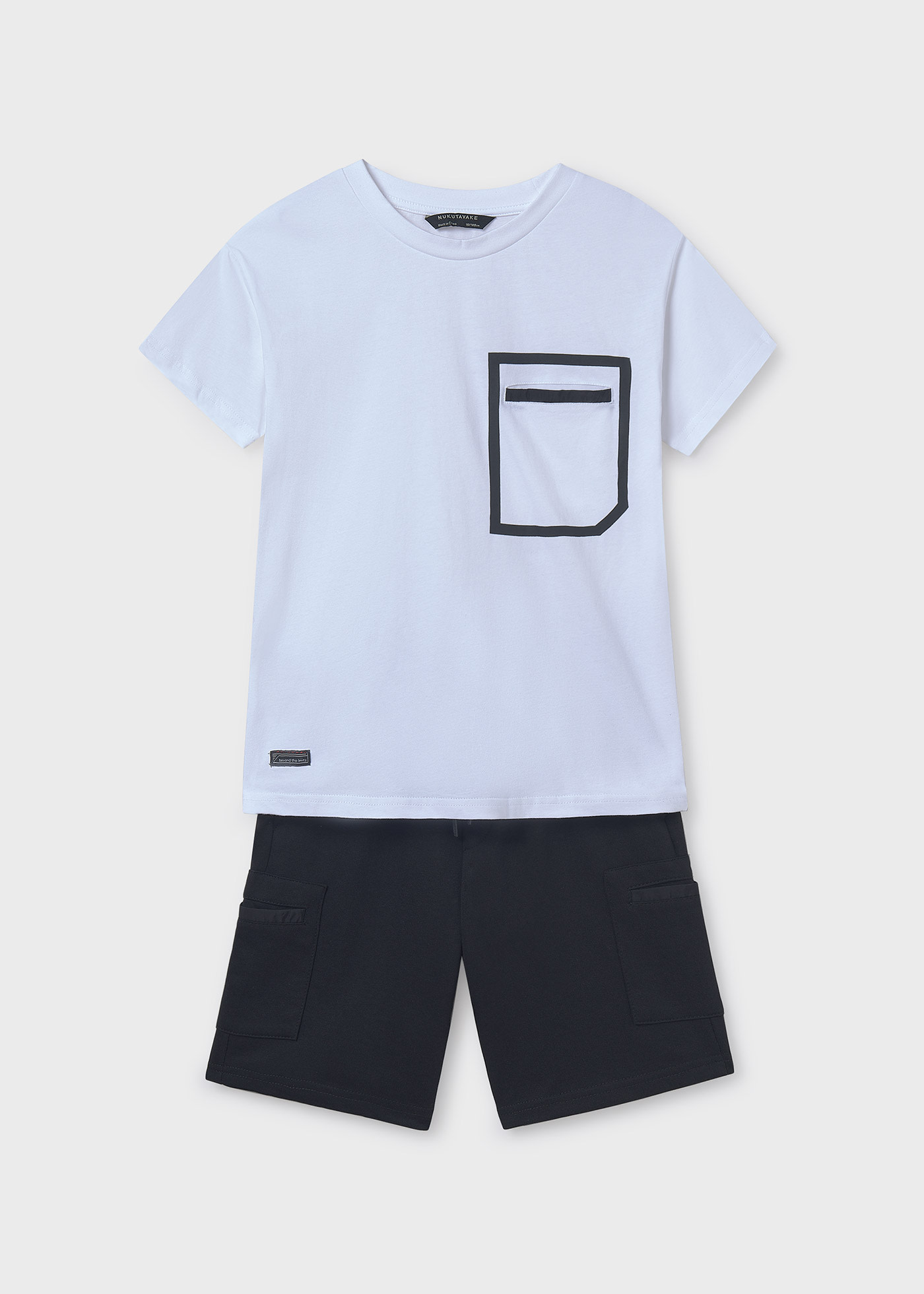 Conjunto bermuda e t-shirt contrastes rapaz