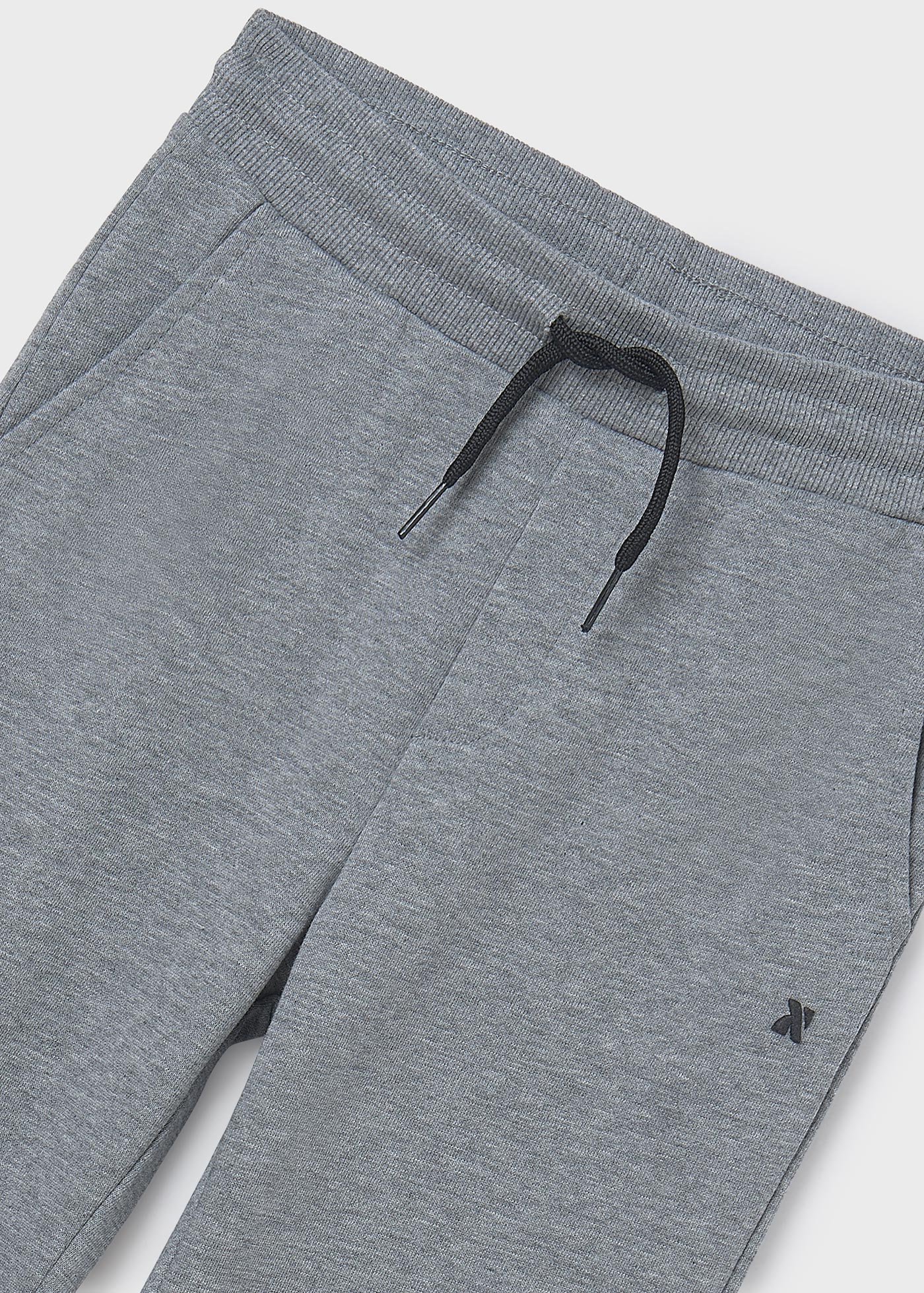 Pantalón deportivo básico chico
