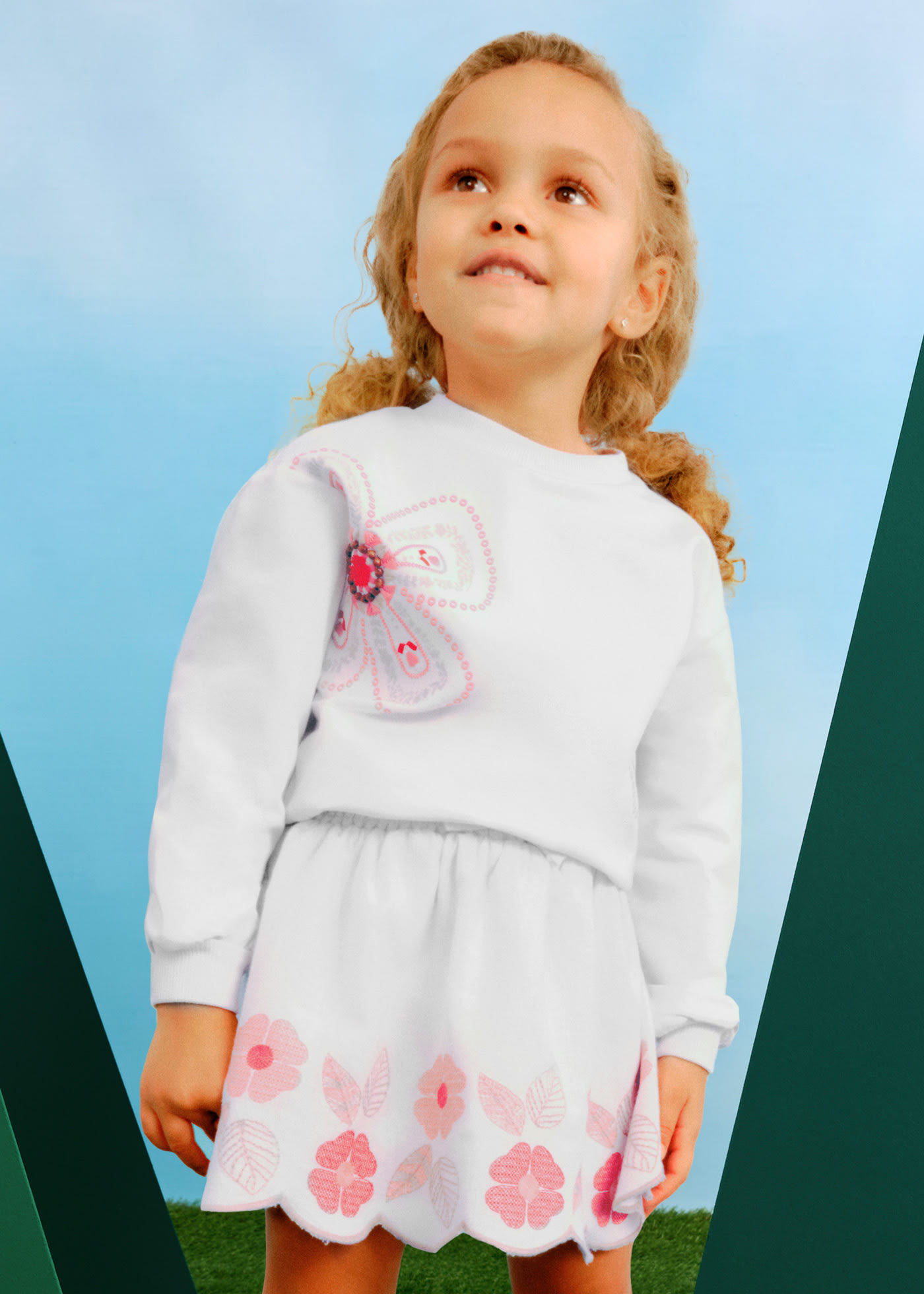 Saia bordado menina