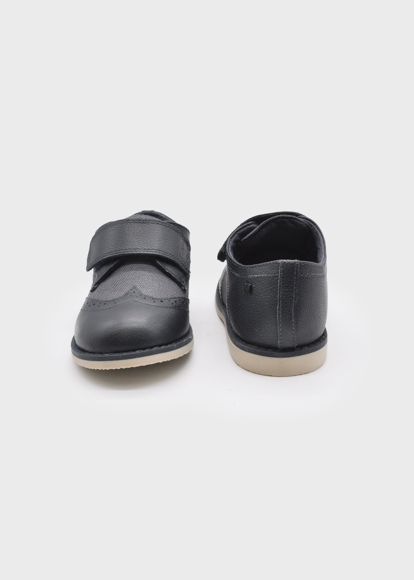 Boy leather velcro shoes